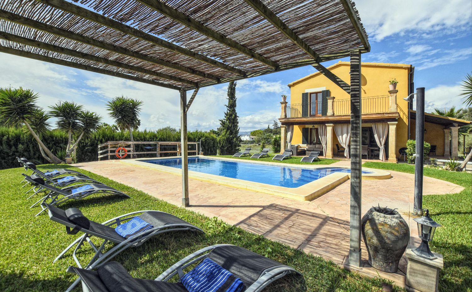 Vakantiehuis met zwembad en overdekte veranda
