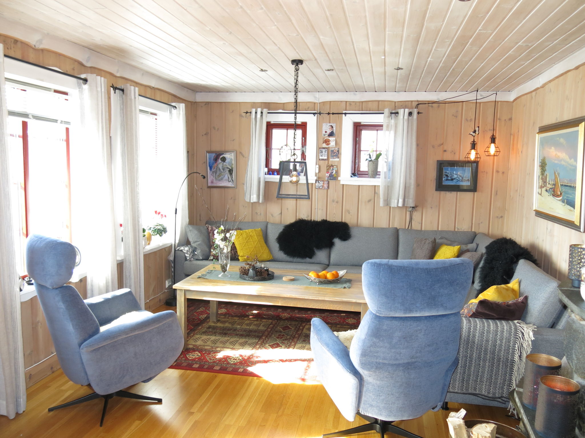 Lake view holiday home
