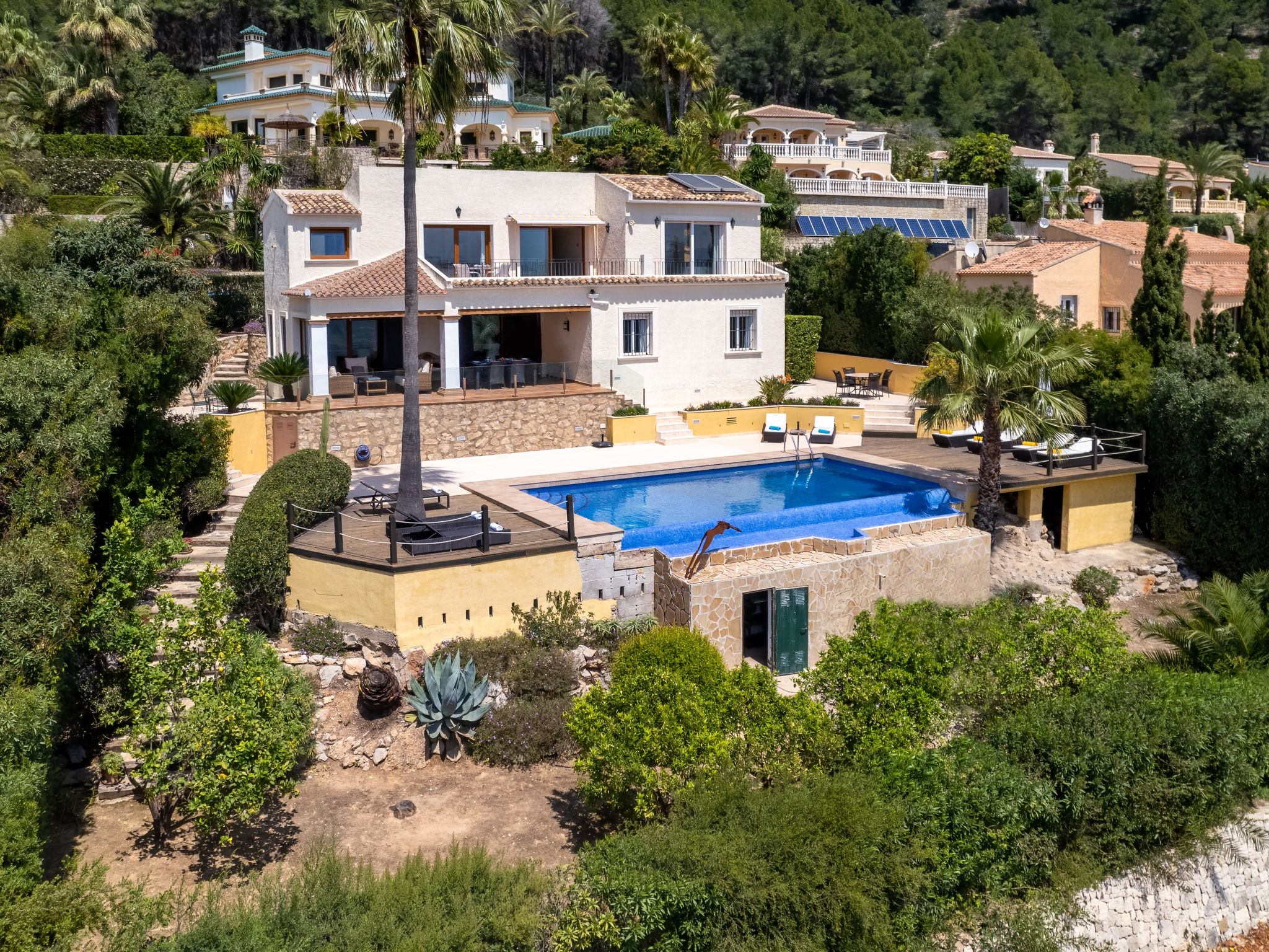 Holiday home with infinity pool