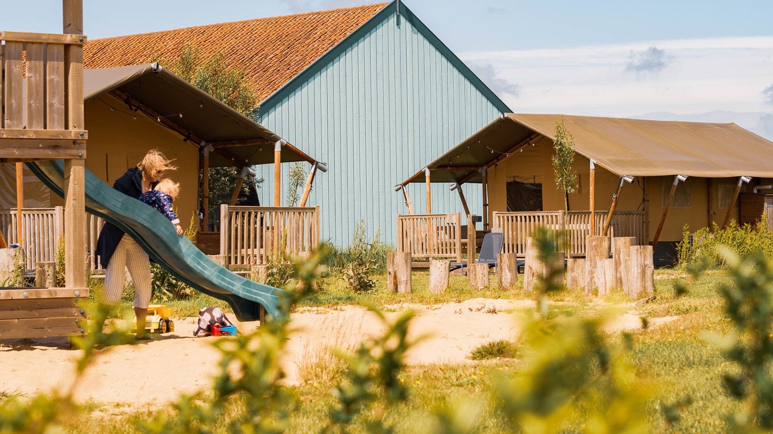 Tente glamping 8 places au bord de l'eau