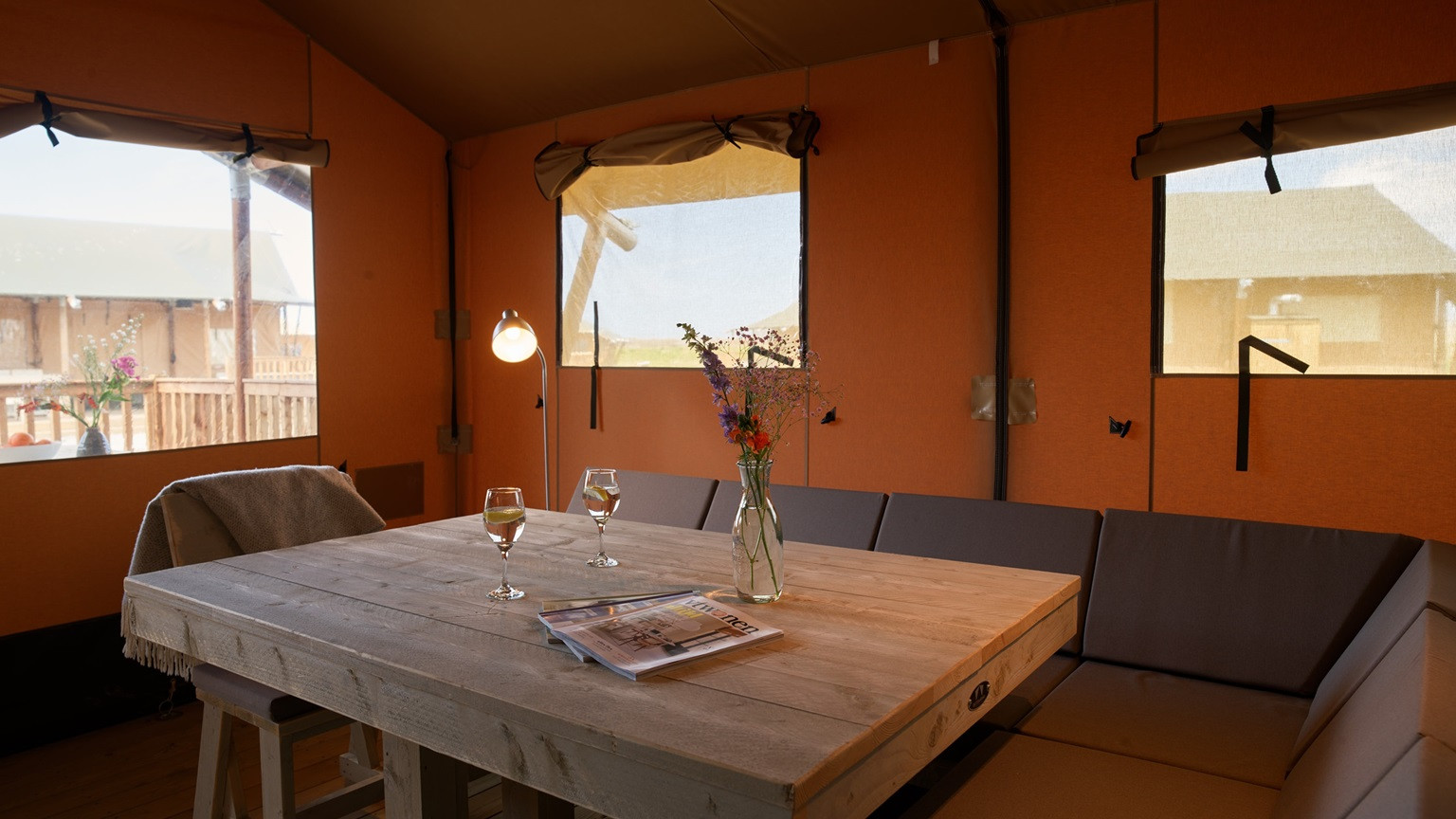 Tente glamping 8 places au bord de l'eau