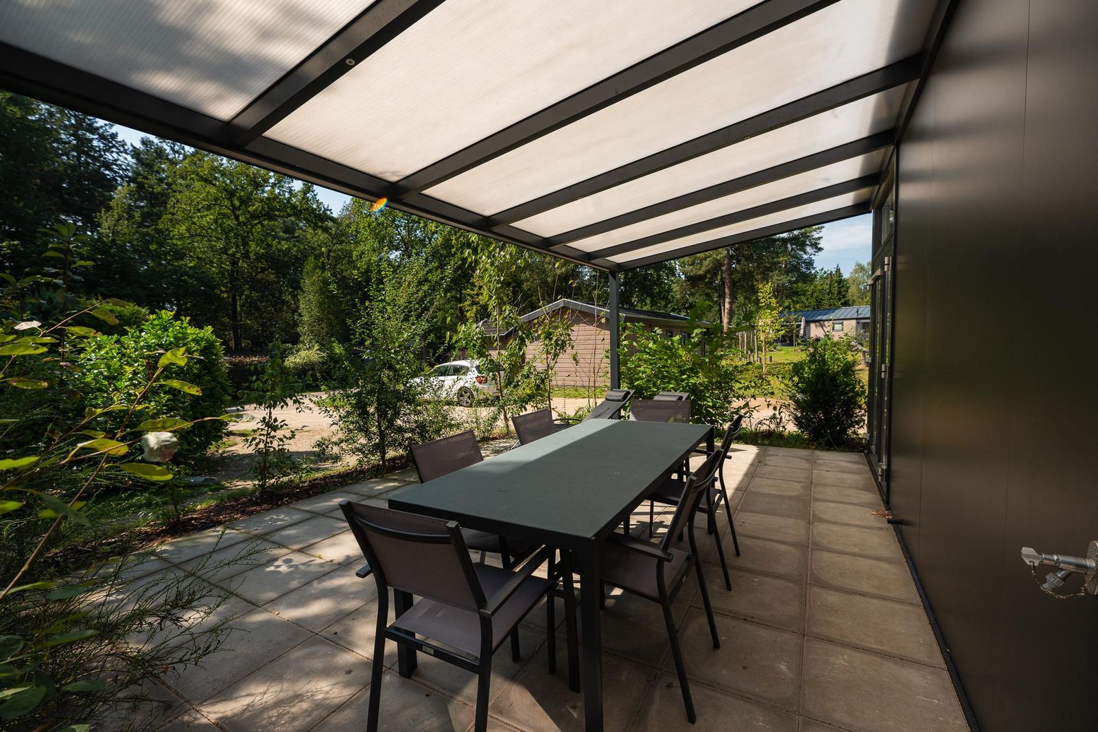 5-person lodge in wooded area