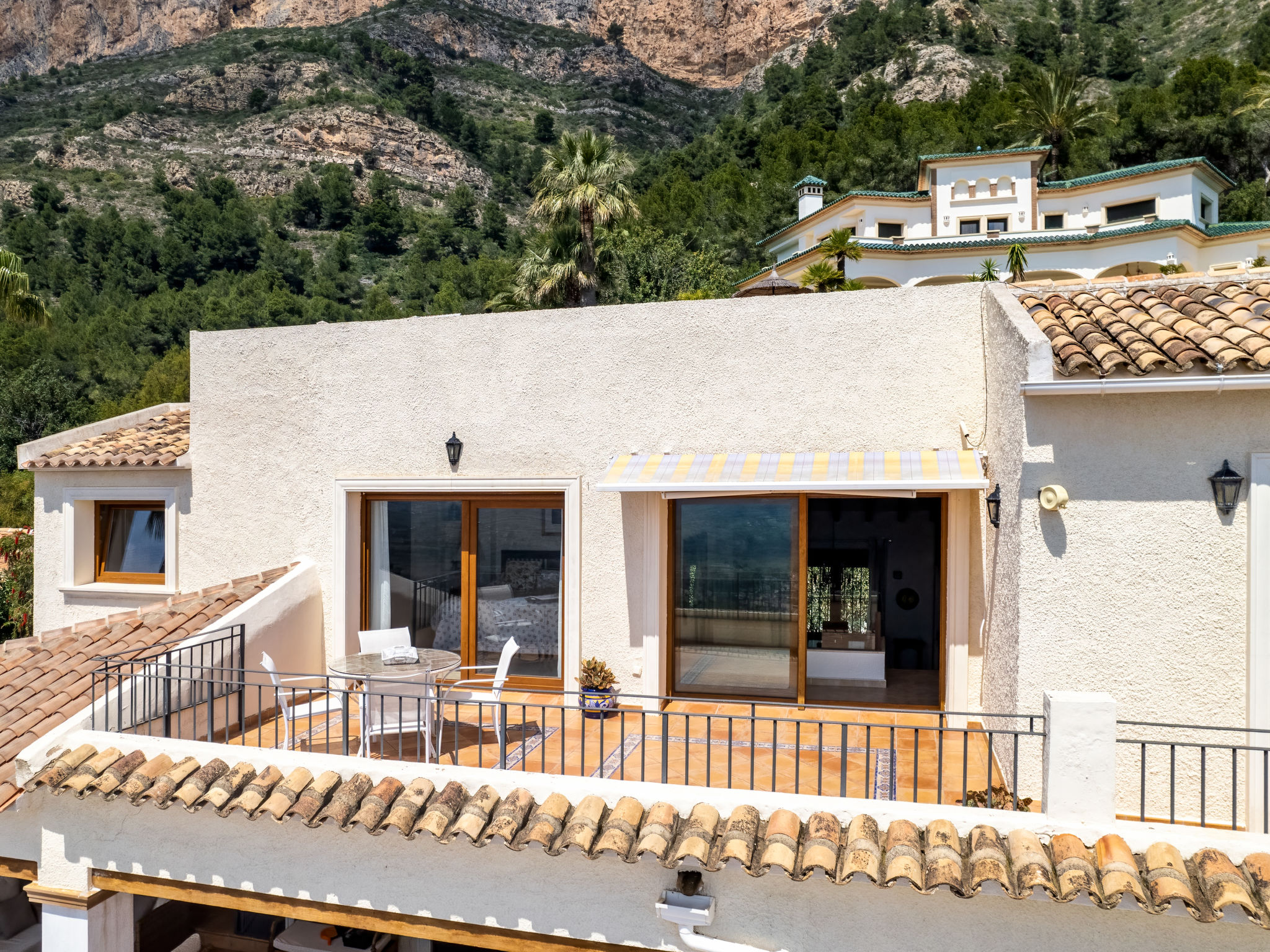 Holiday home with infinity pool