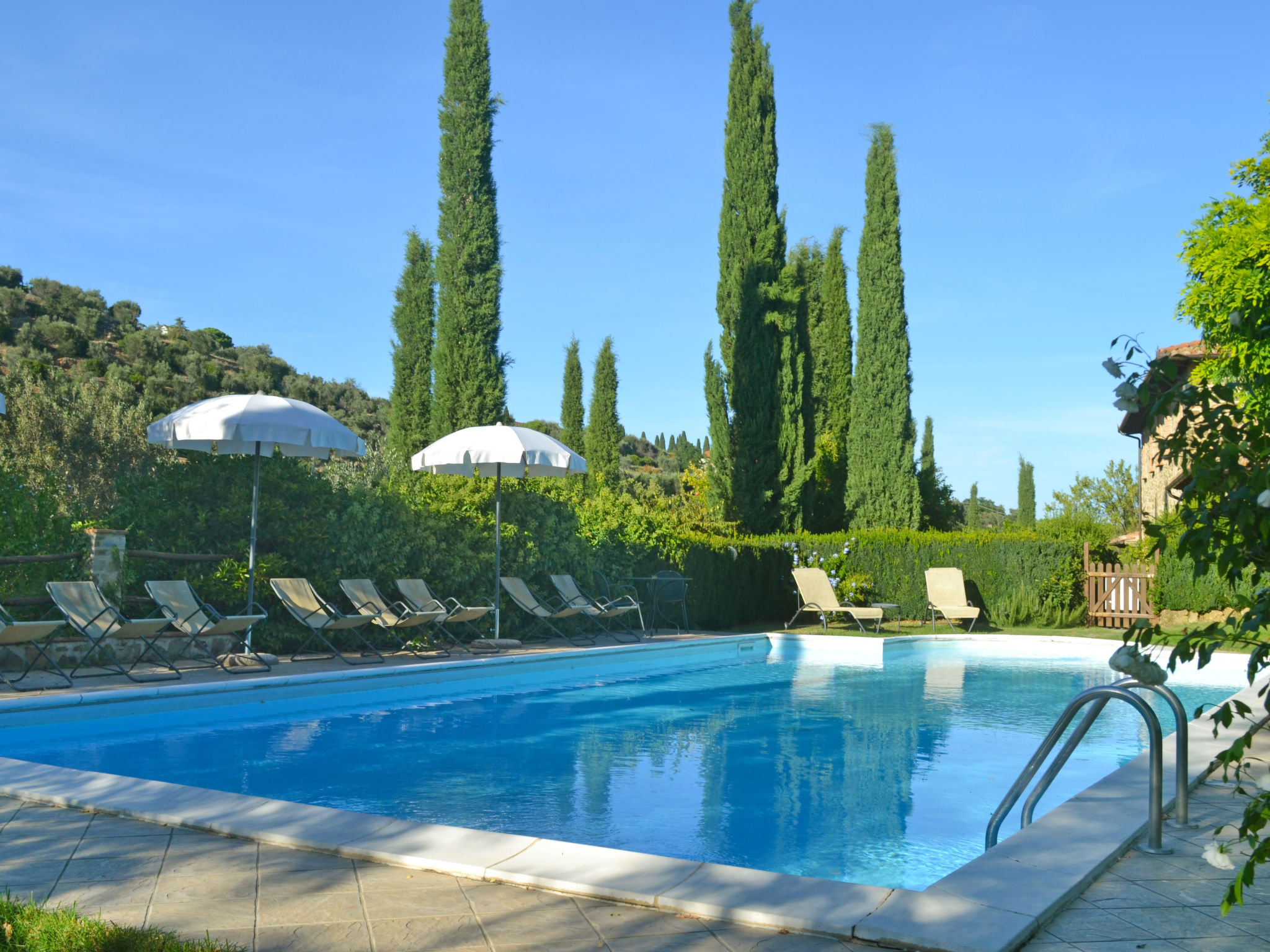 Holiday home surrounded by greenery for 16 people.