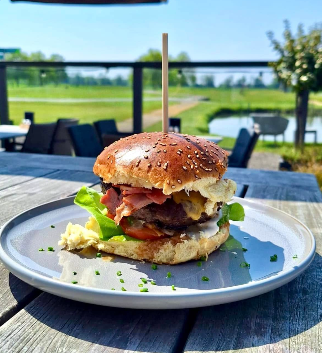 Vakantievilla met dakterras aan het water 