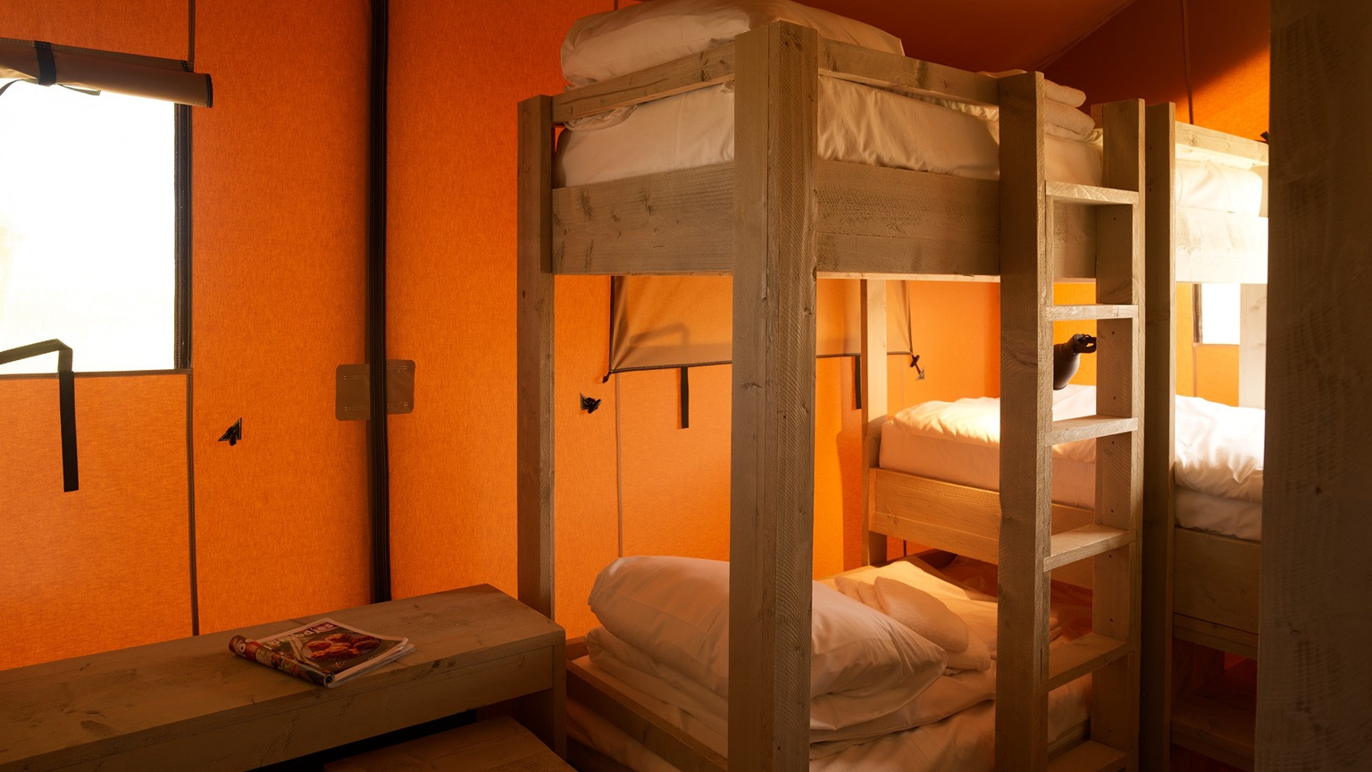 Tente glamping 8 places au bord de l'eau