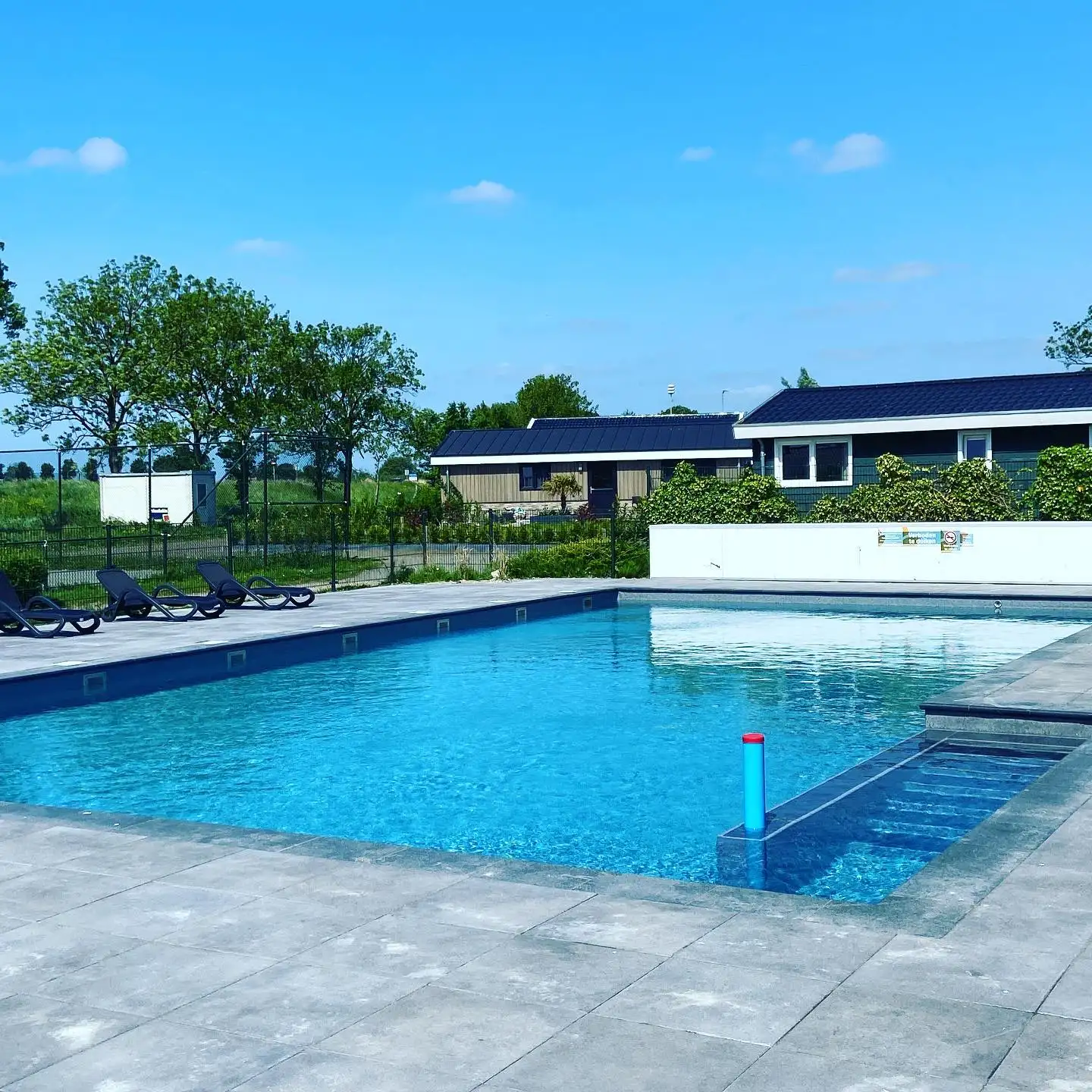 Modern chalet (4p) on park in North Holland