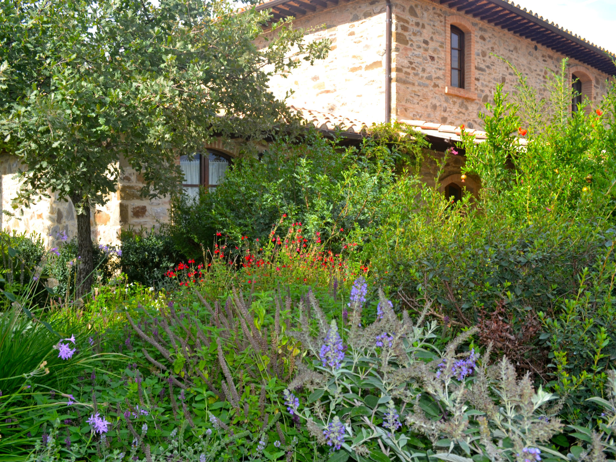 Holiday home surrounded by greenery for 16 people.