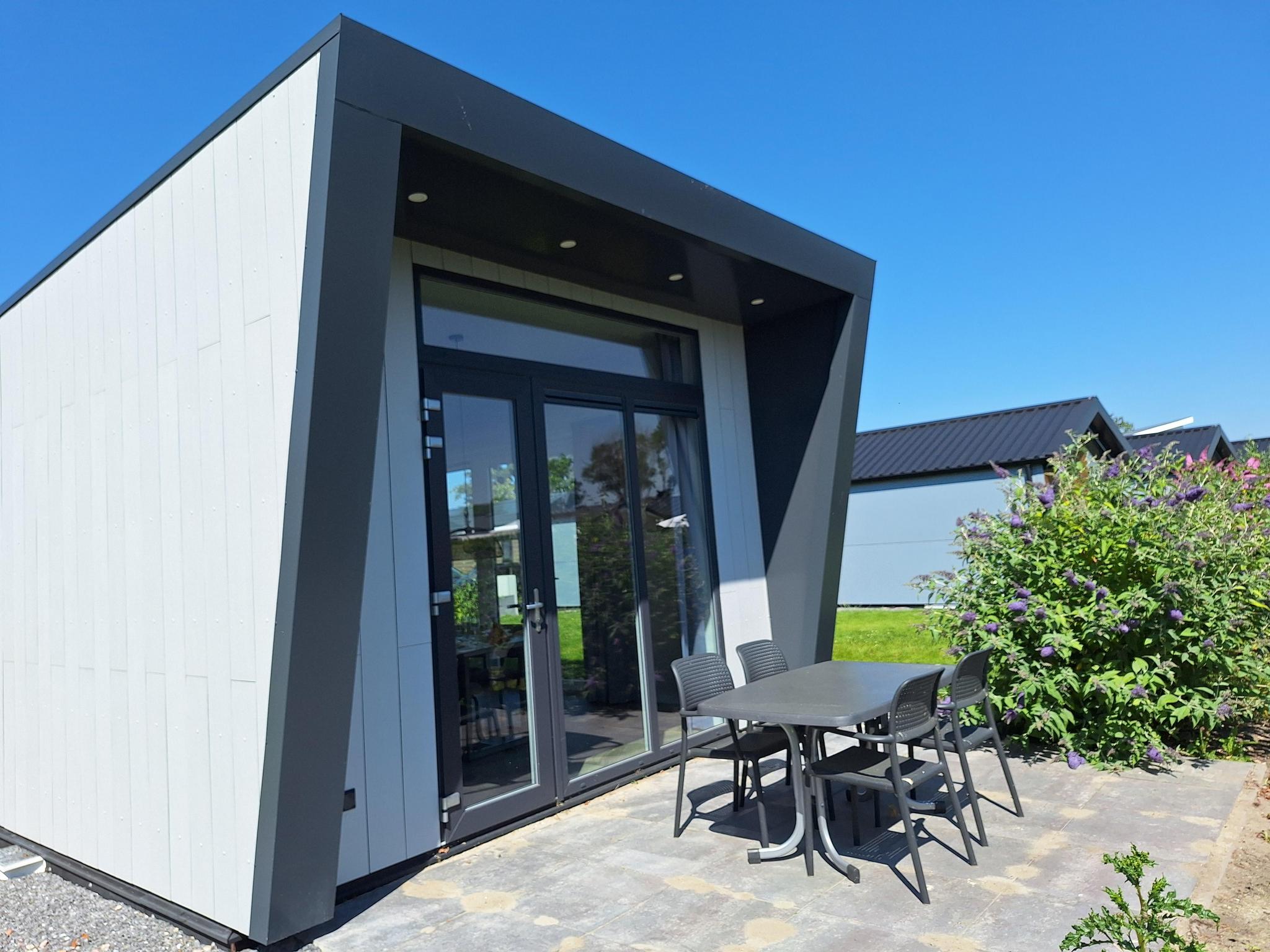 Modern chalet (4p) on park in North Holland
