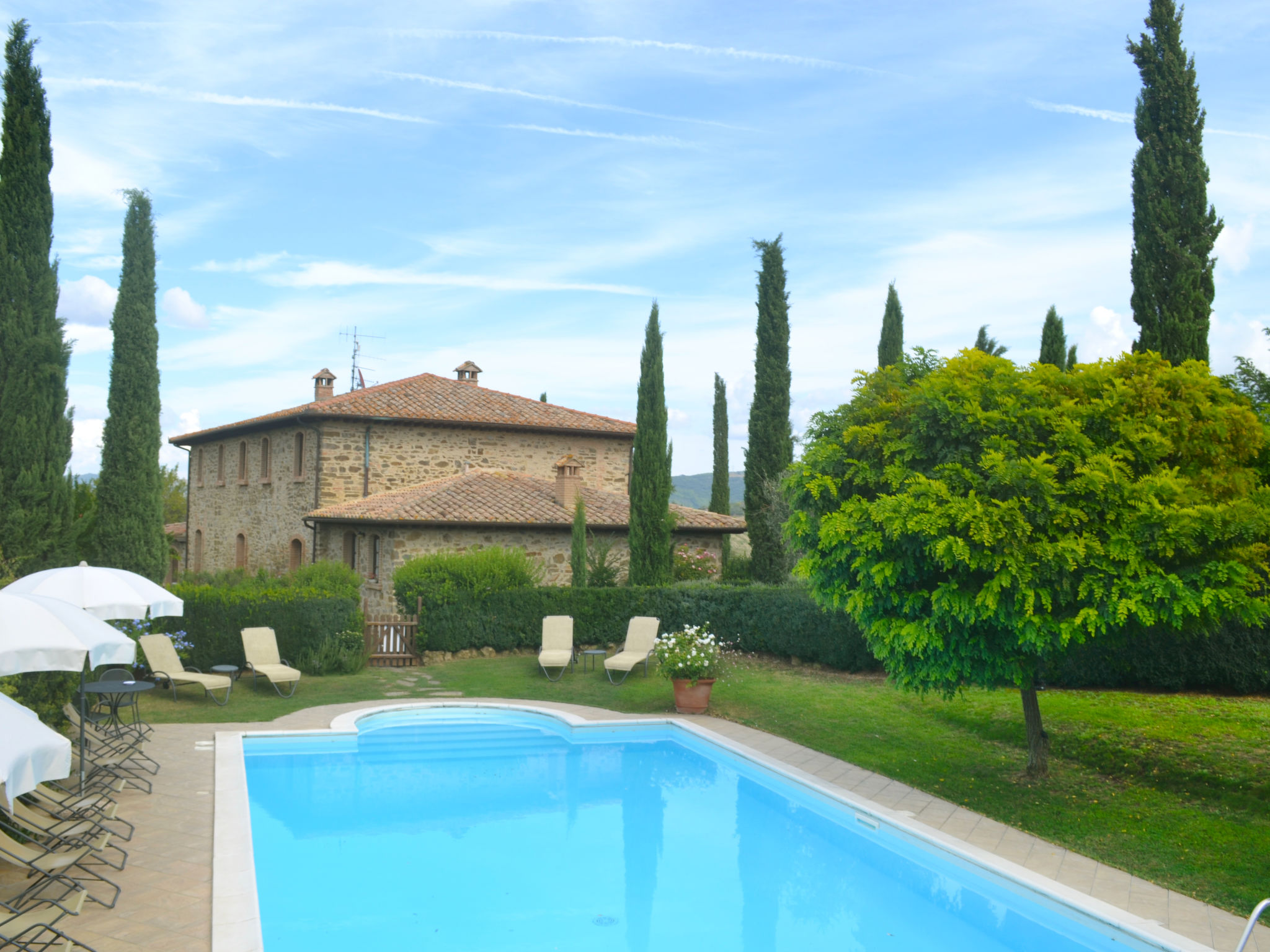 Holiday home surrounded by greenery for 16 people.