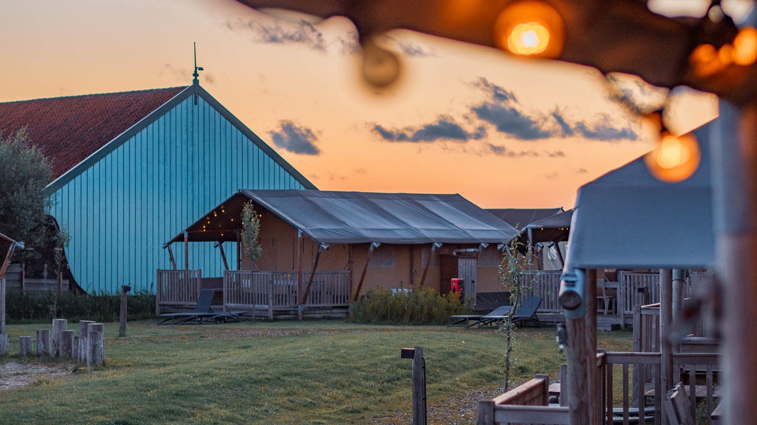 Tente glamping 8 places au bord de l'eau