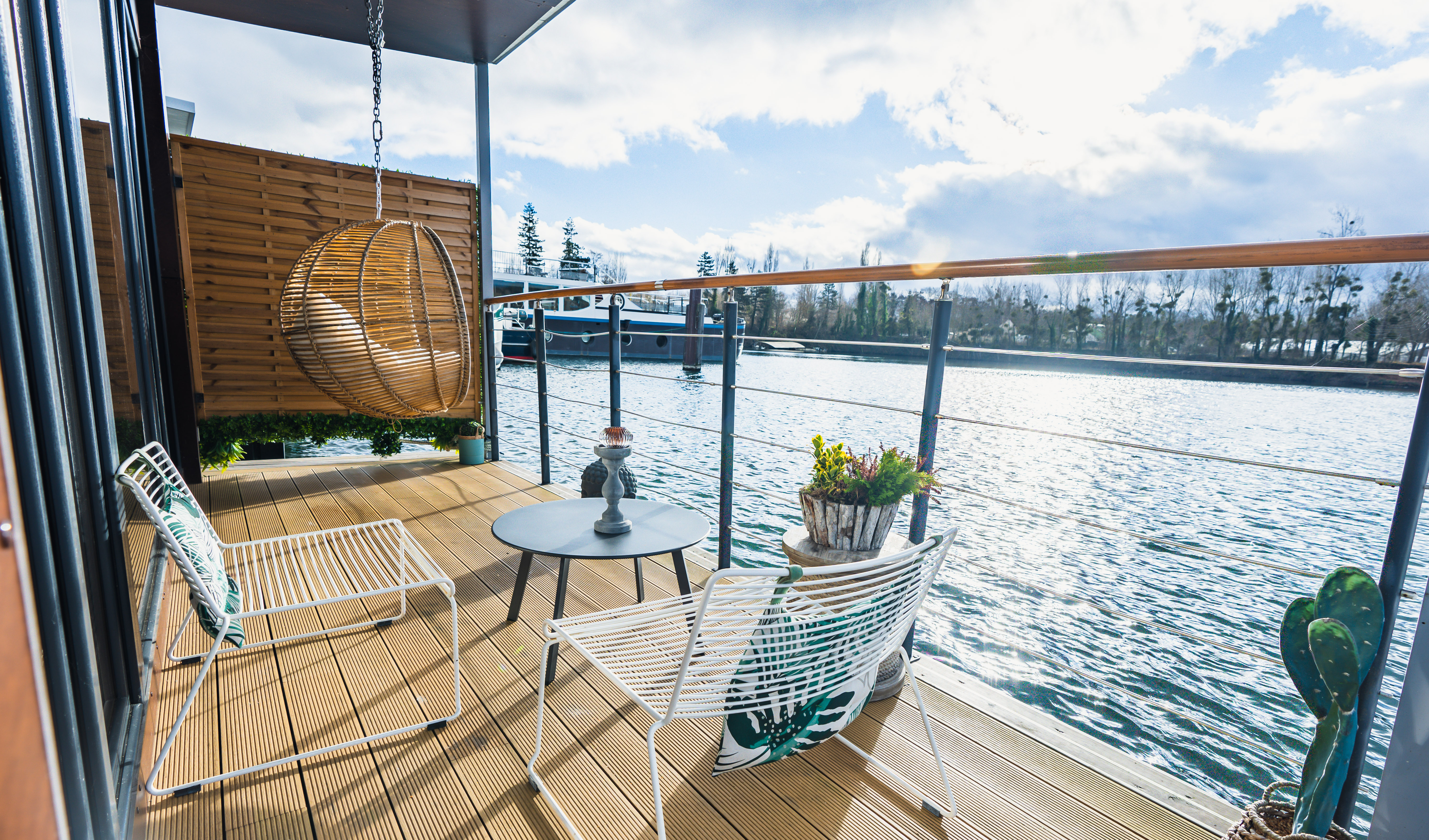 Romantic overnight stay on the waterfront