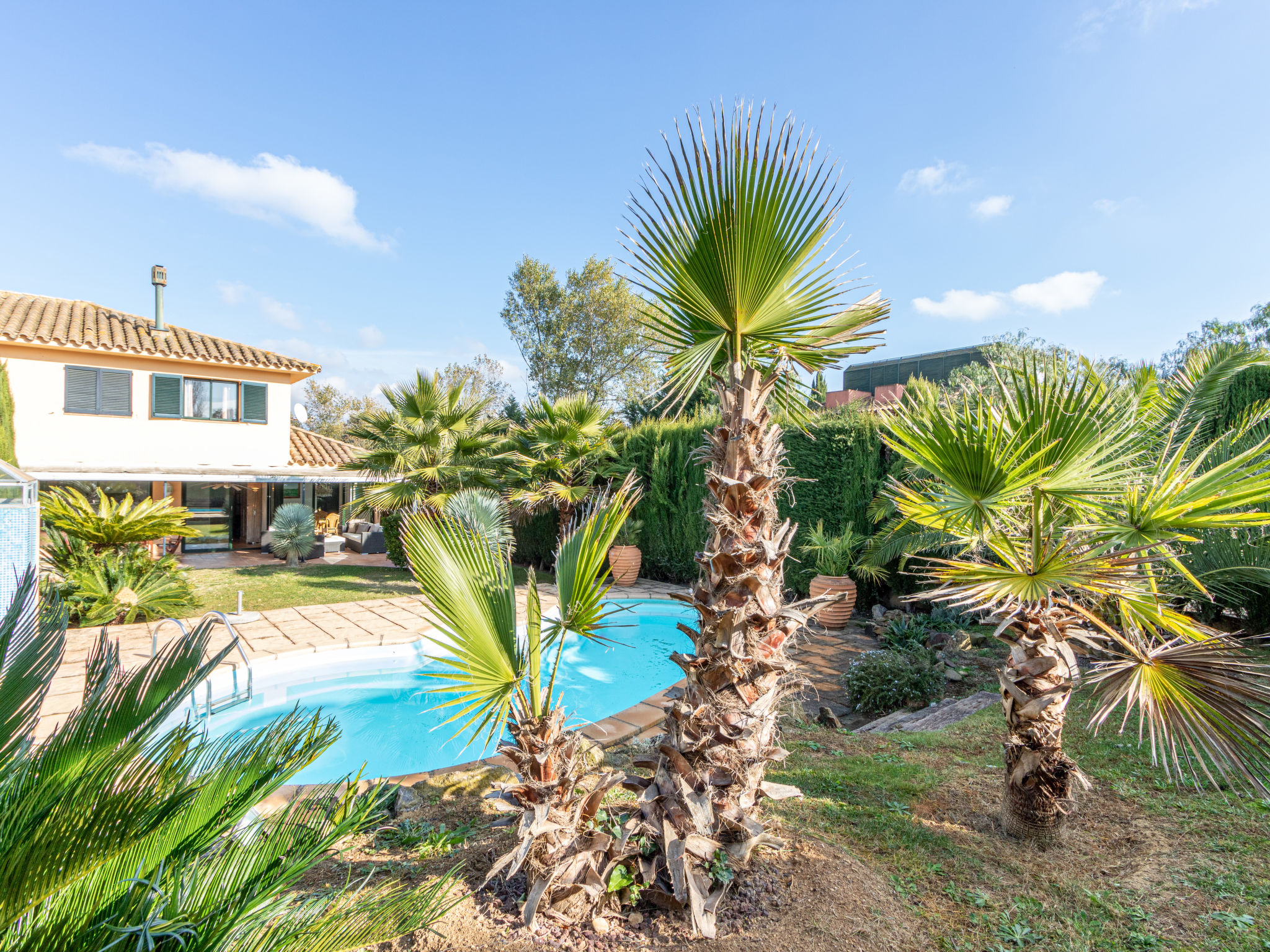 Holiday home with spacious sitting area and pool