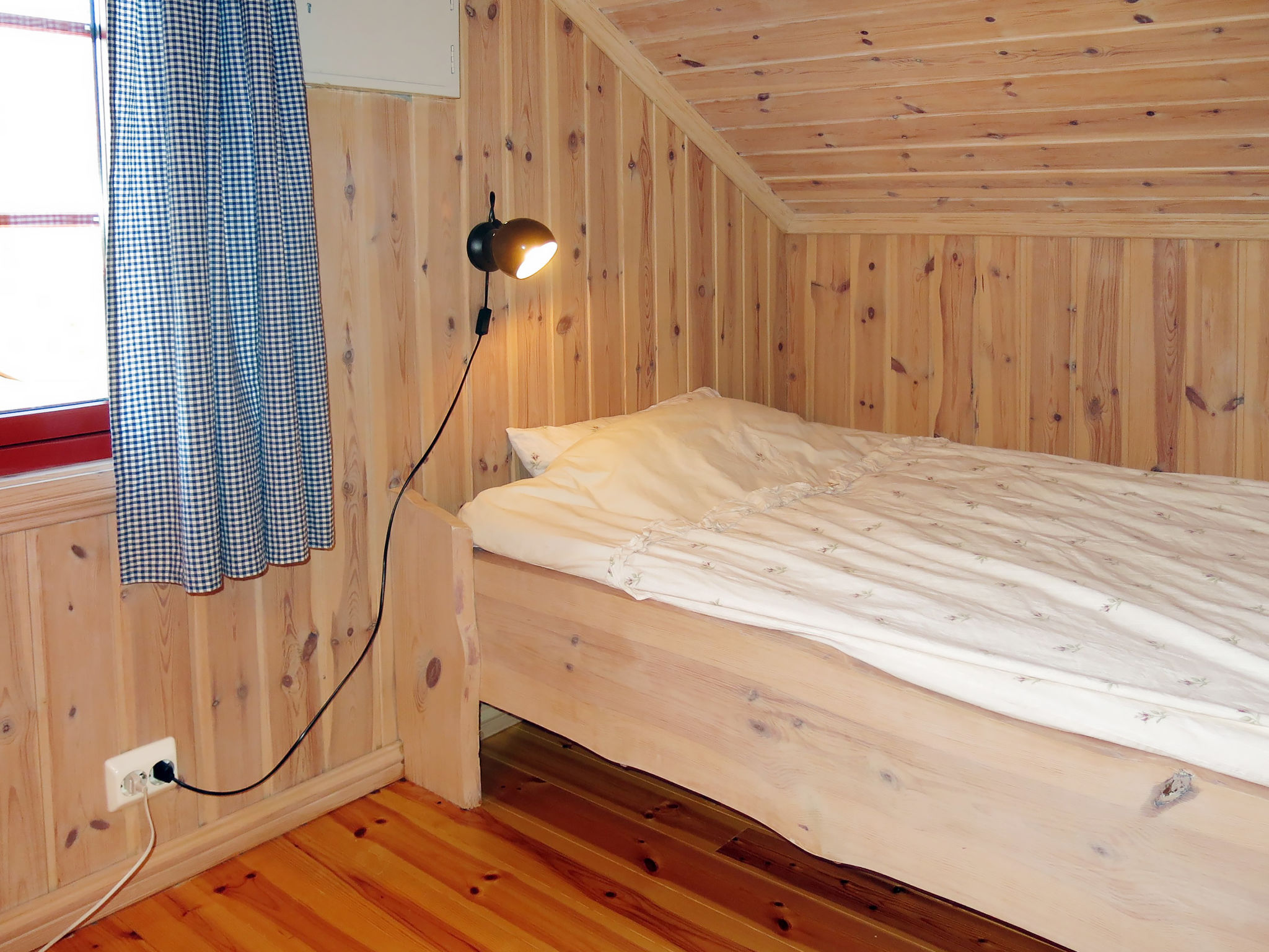 Lake view holiday home