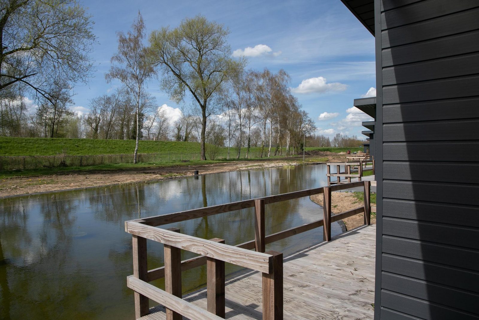 Vakantiehuisje aan het water (4p)