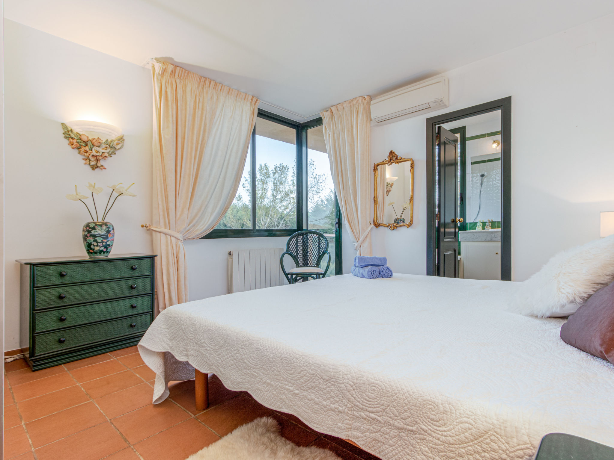 Holiday home with spacious sitting area and pool