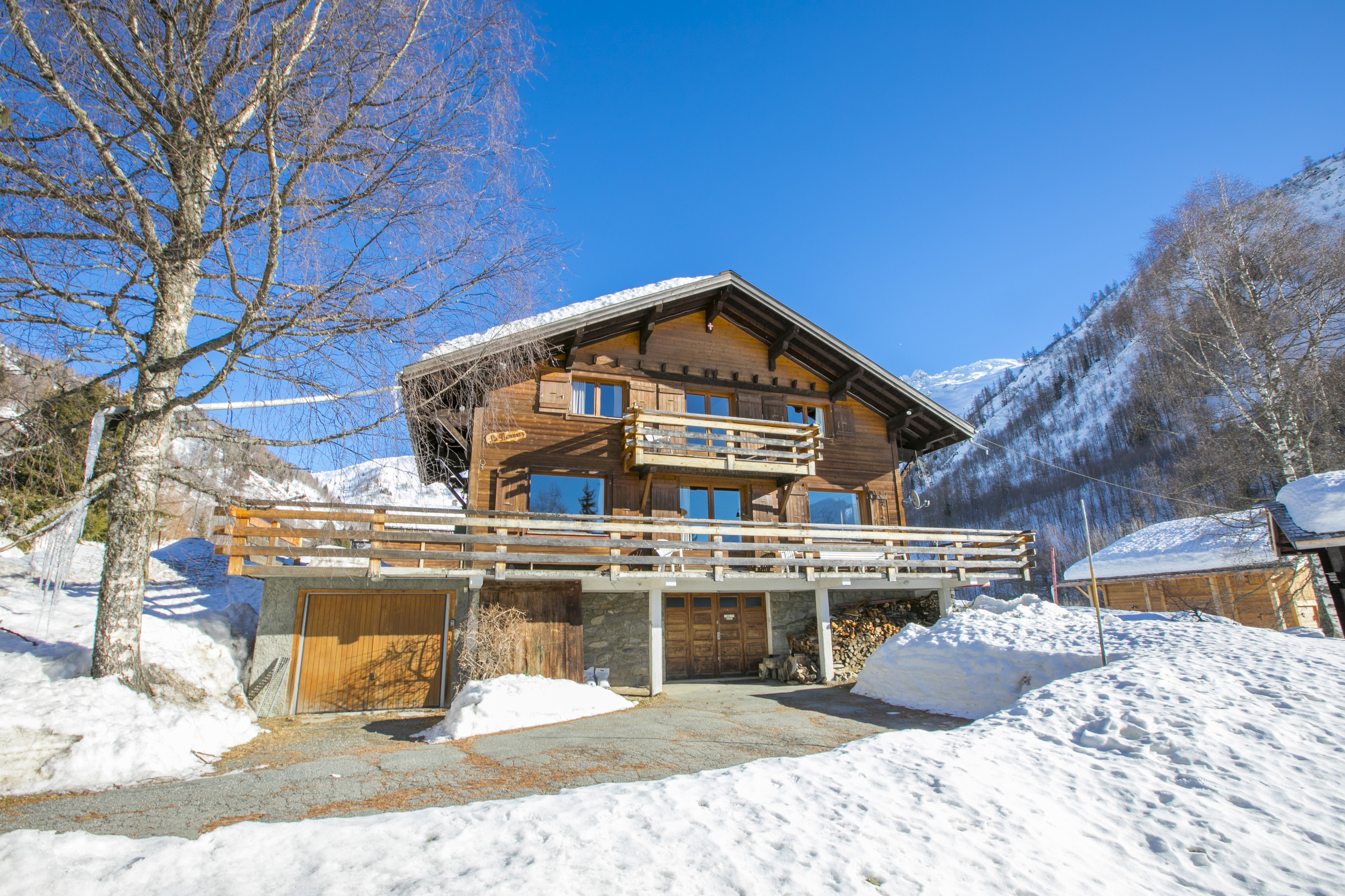 Group accommodation with beautiful view and sauna