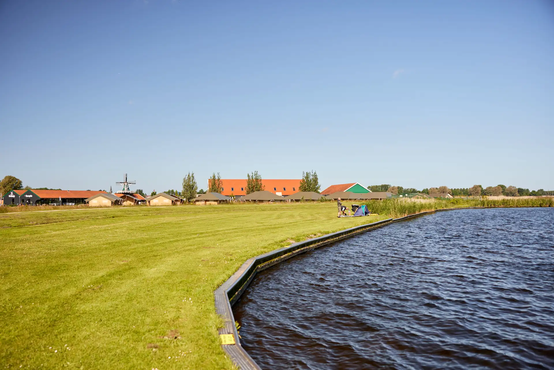 Tente glamping 8 places au bord de l'eau