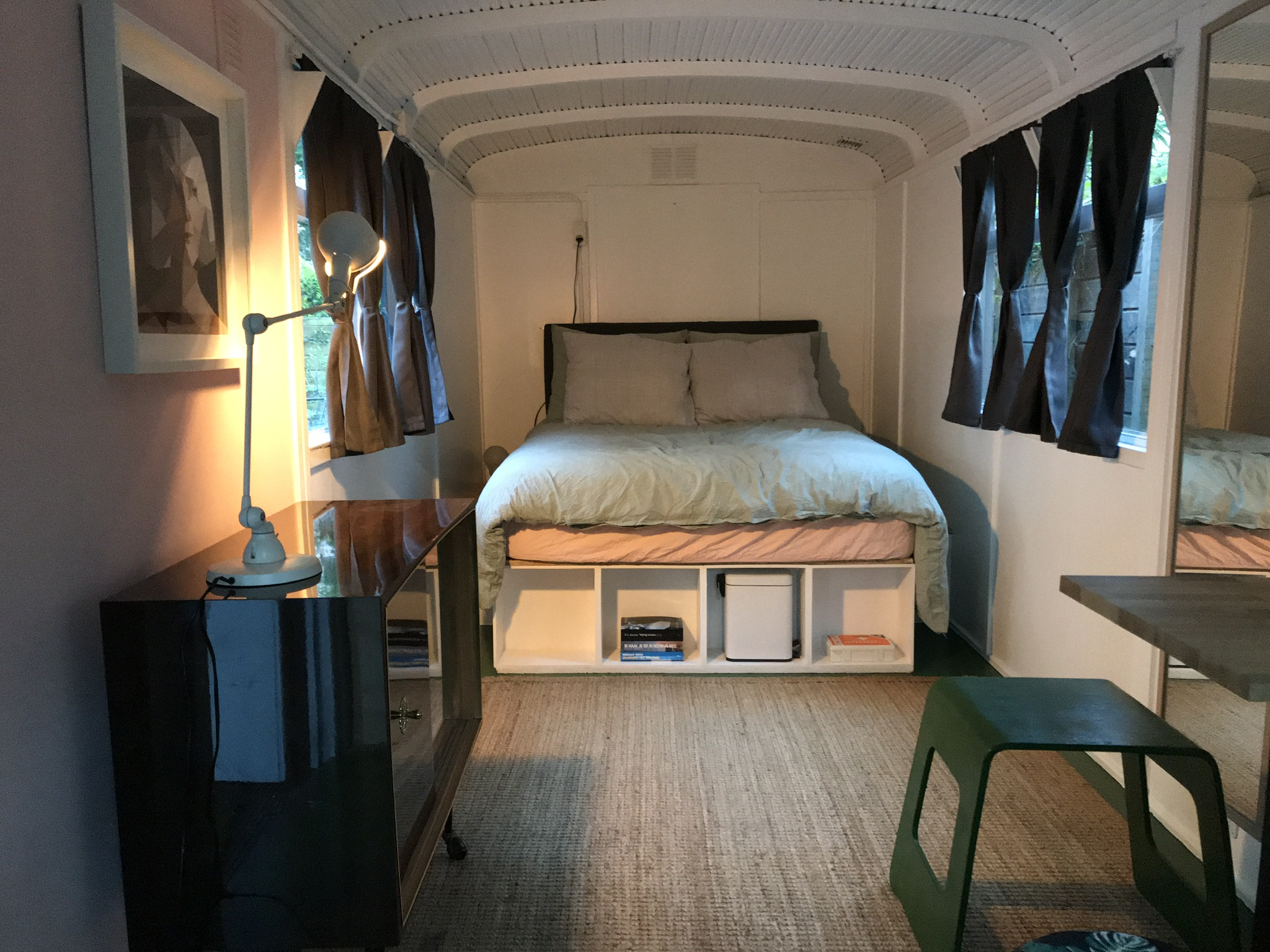Relaxte pipowagen middenin Amsterdam