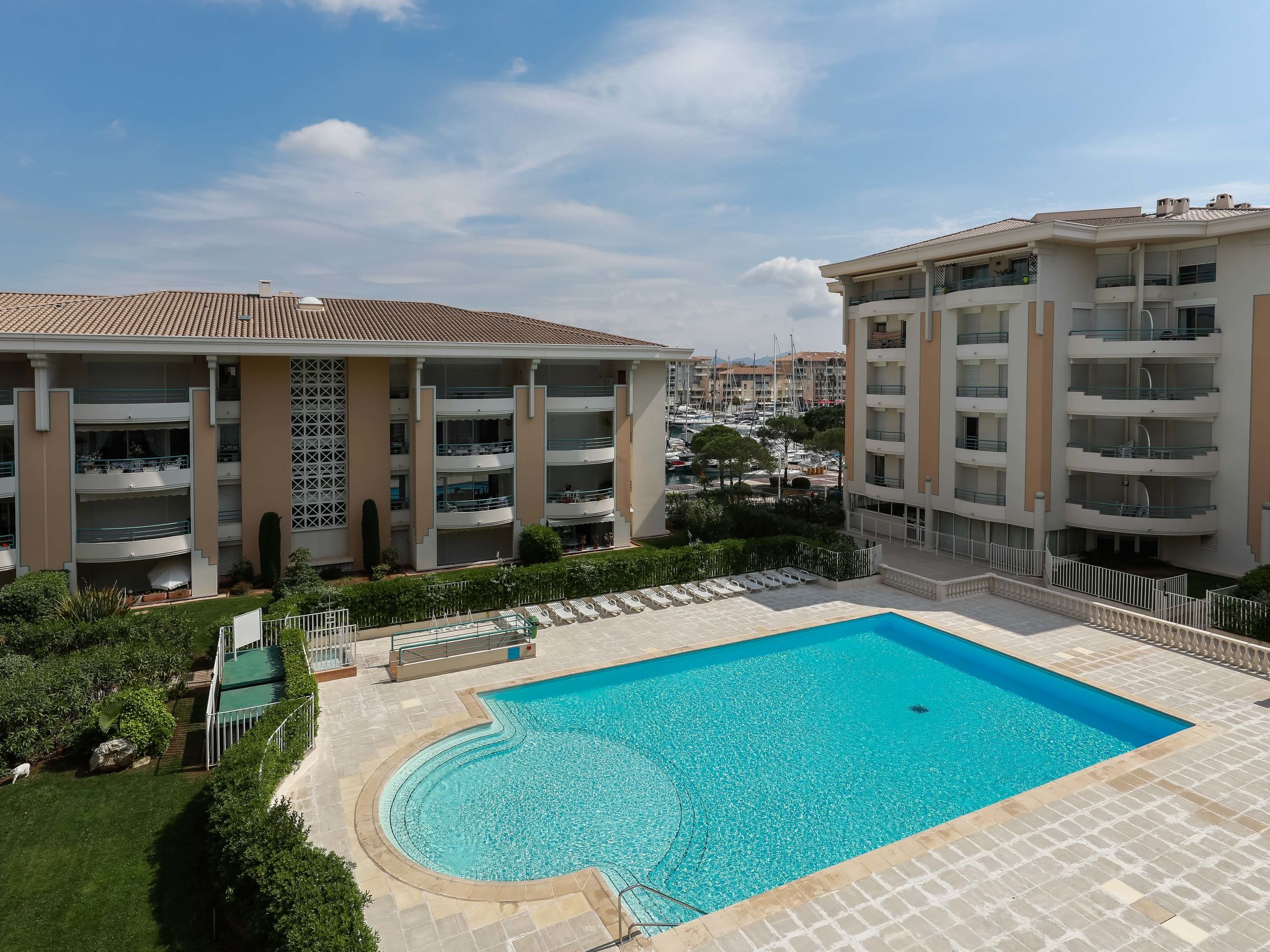  4-person apartment in the port of Fréjus