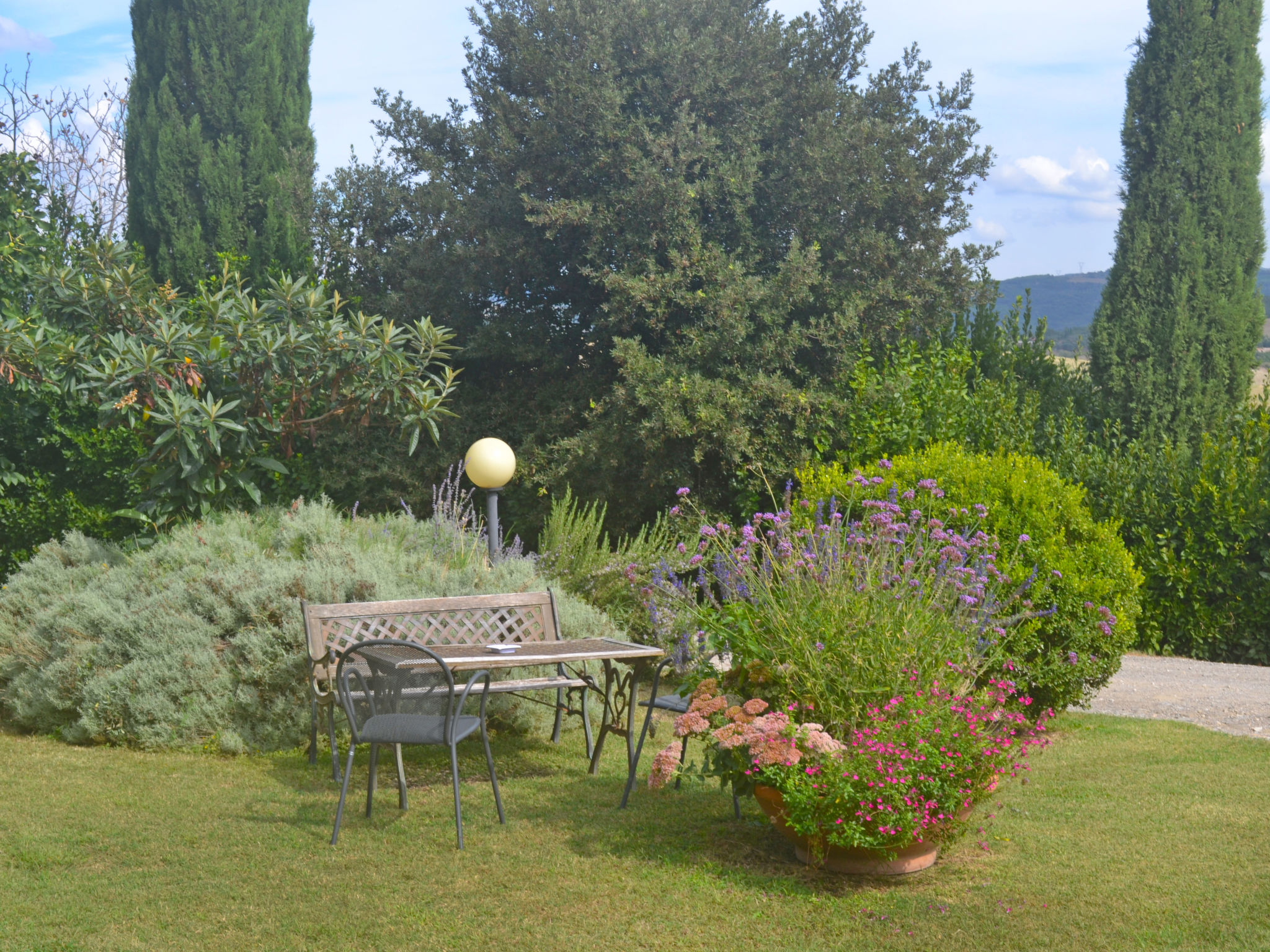 Holiday home surrounded by greenery for 16 people.