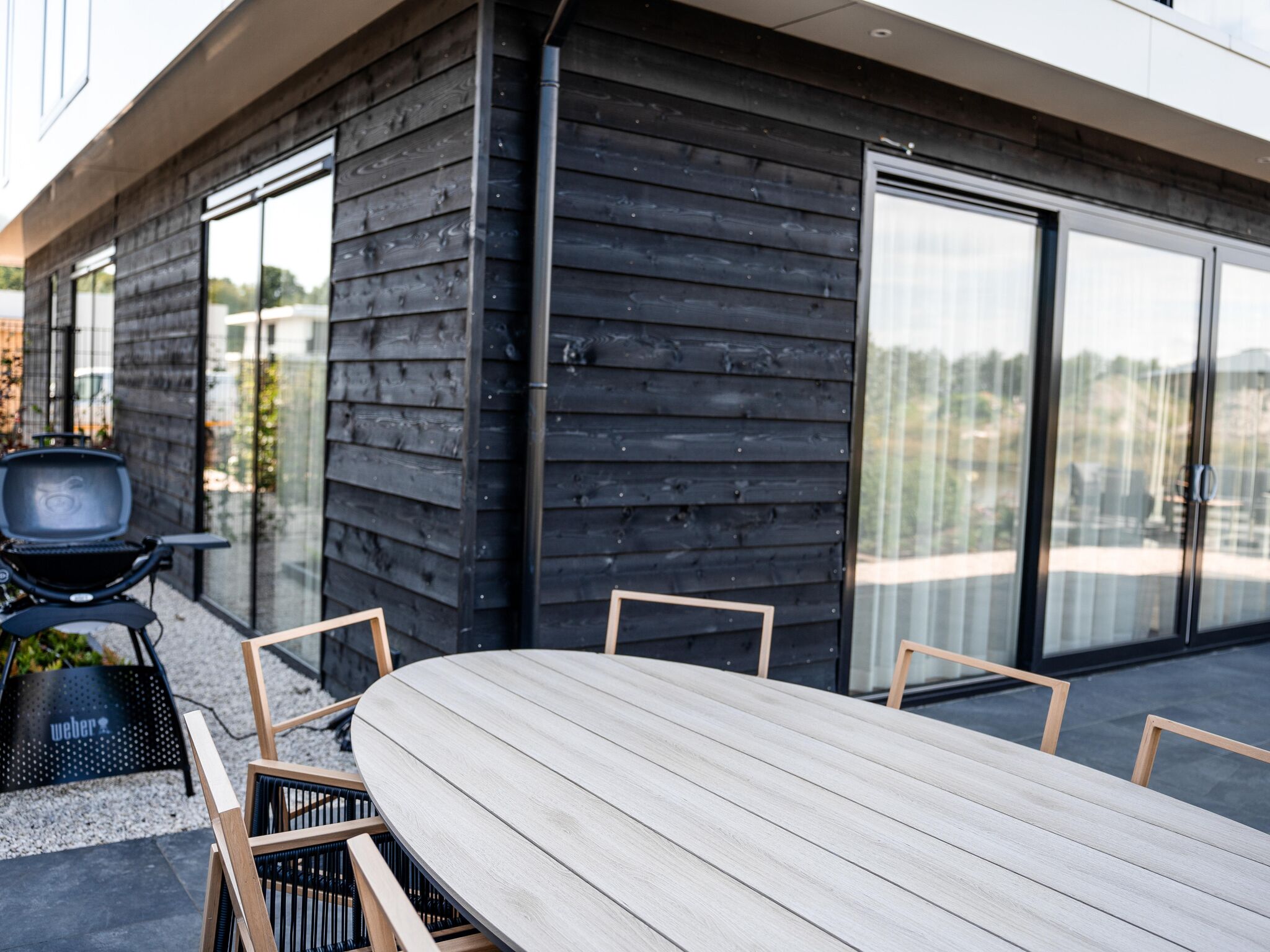 Vakantievilla met dakterras aan het water 