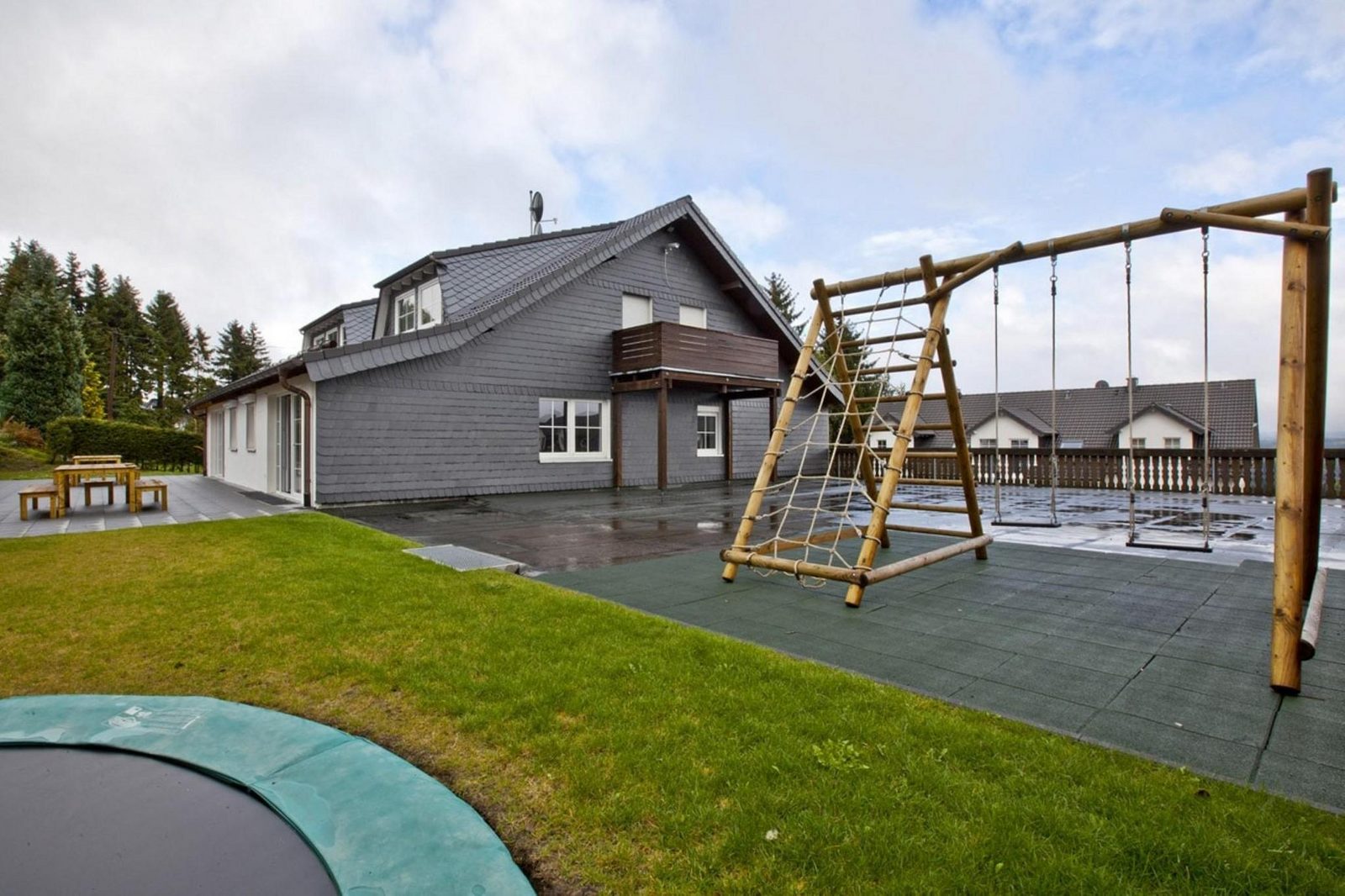 Child-friendly apartment with terrace