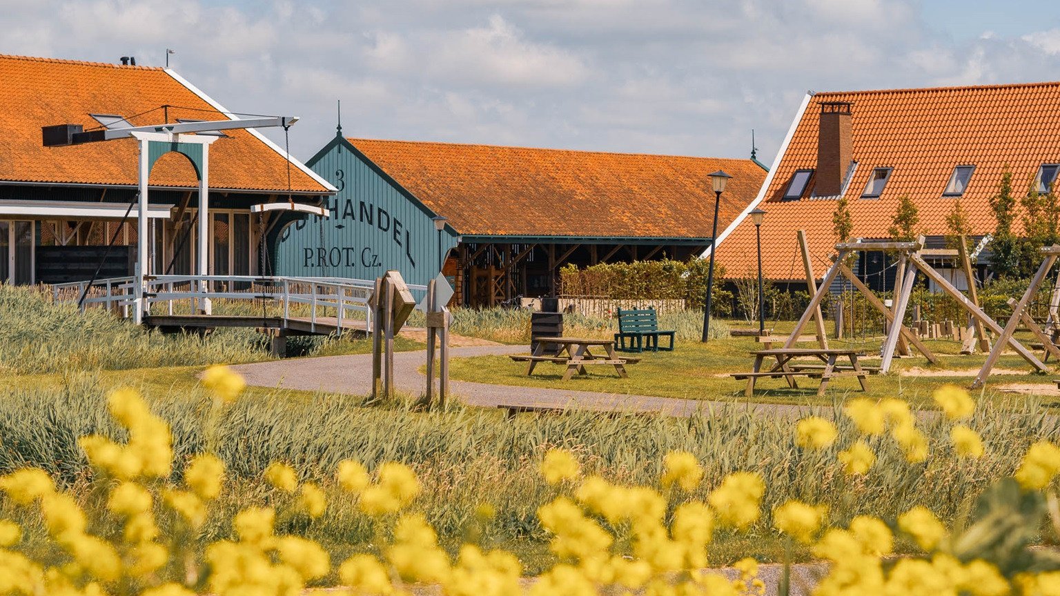Tente glamping 8 places au bord de l'eau