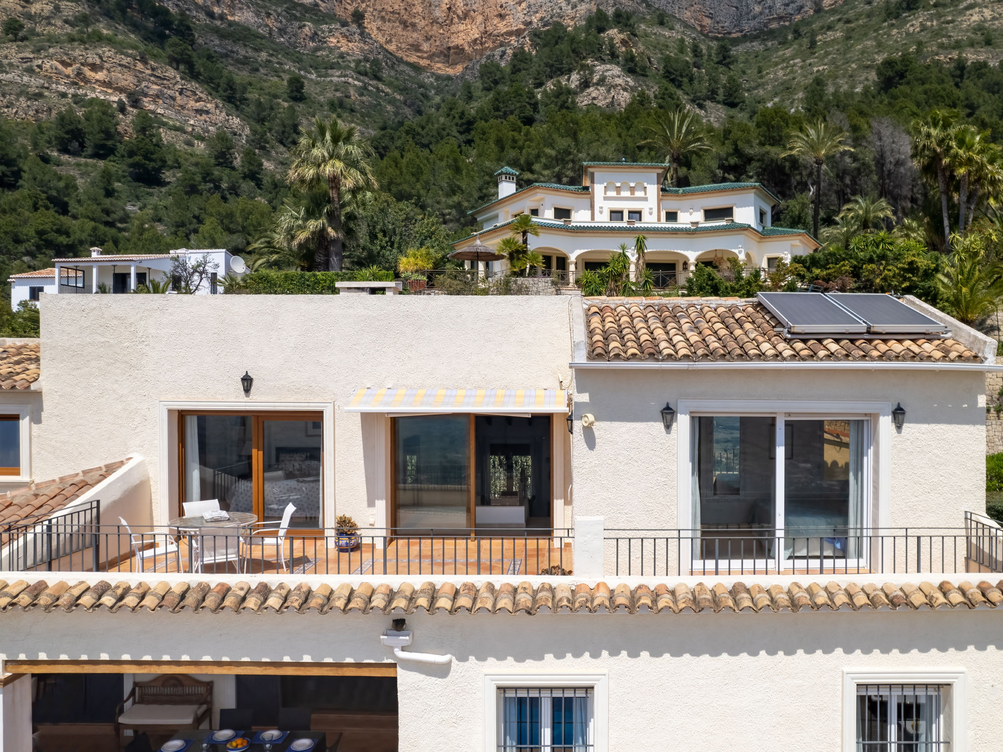 Holiday home with infinity pool
