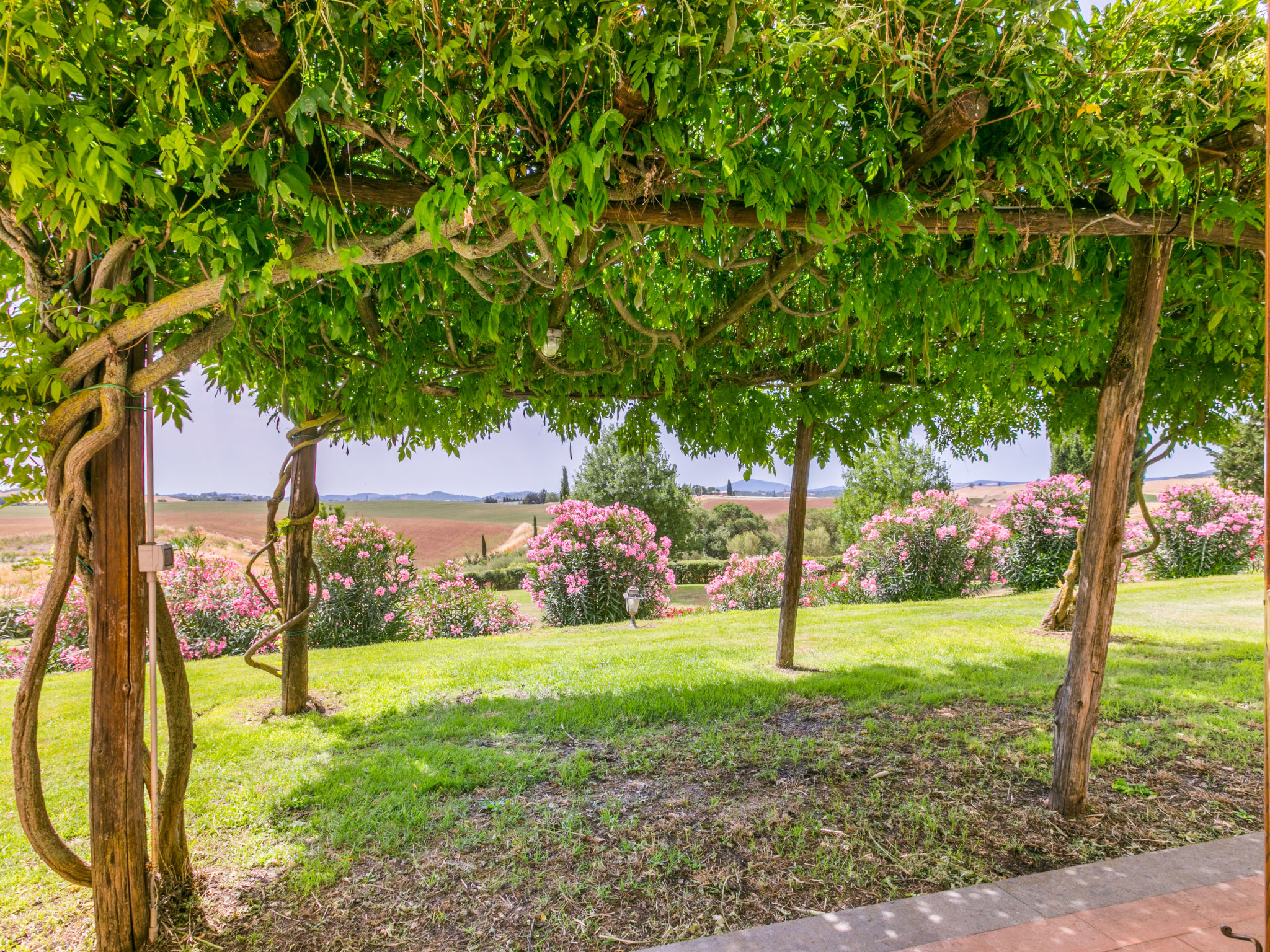 Villa met open haard en tuin