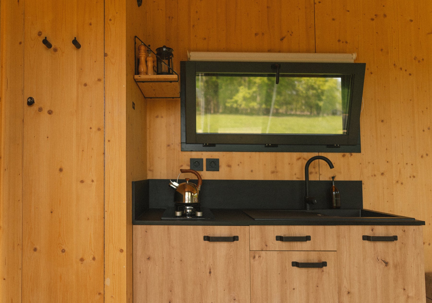 Quiet tiny house near a zoo