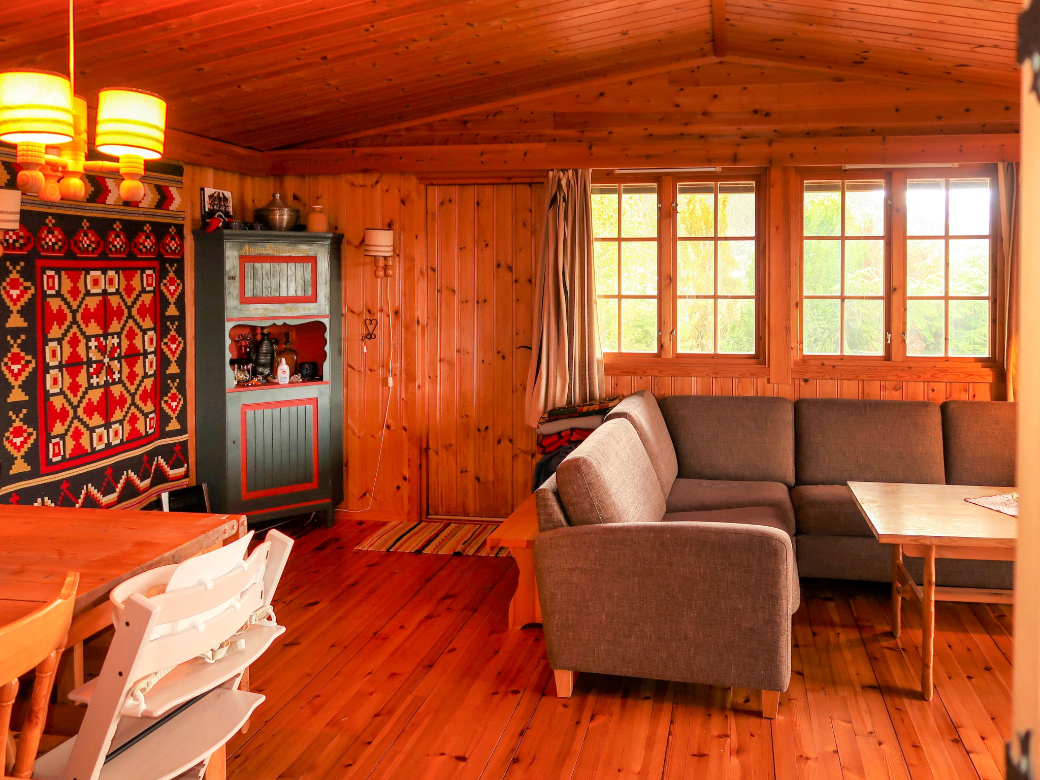 Logement de vacances en bois avec vue sur la mer à Jondal