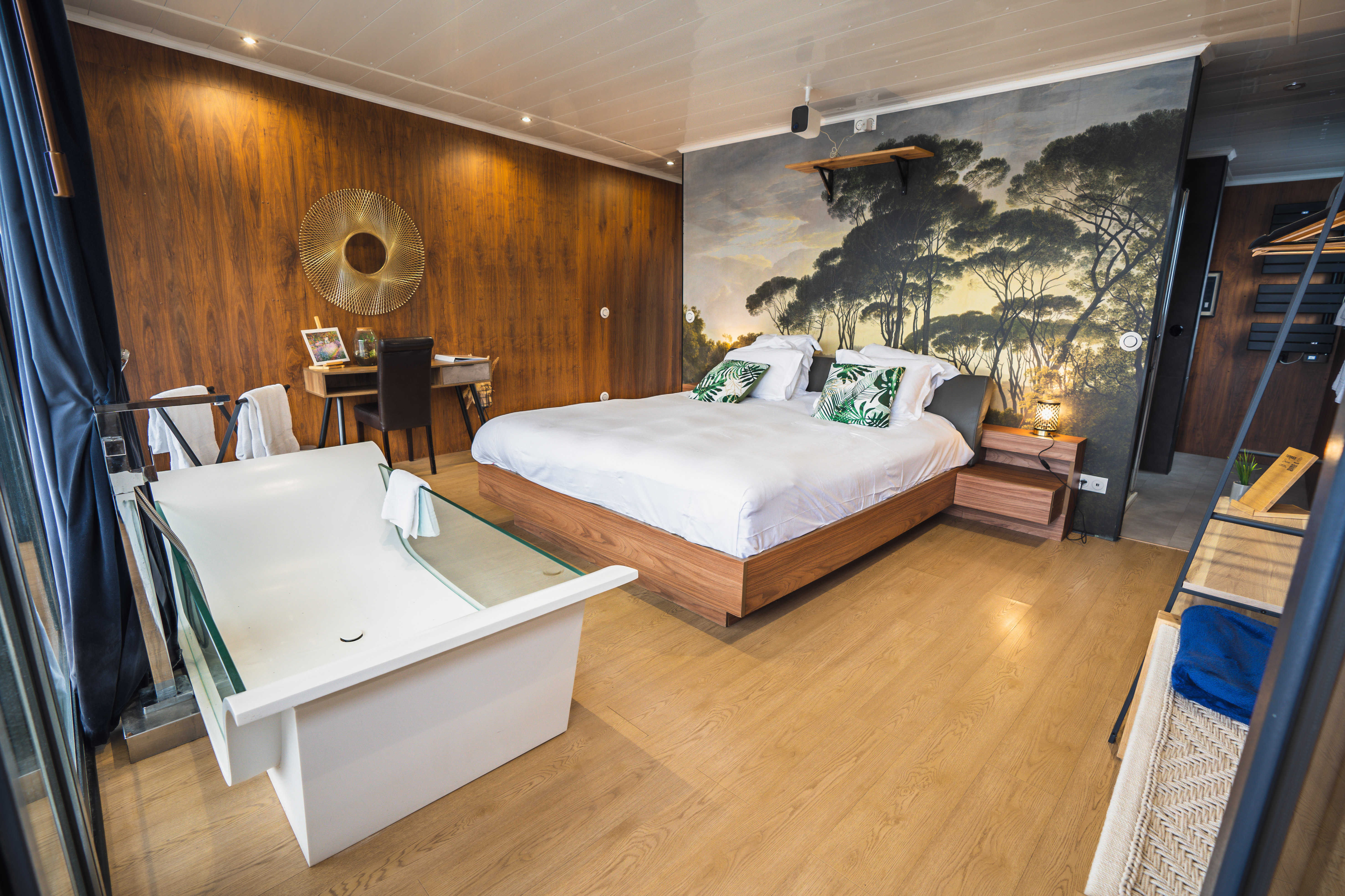 Romantic overnight stay on the waterfront