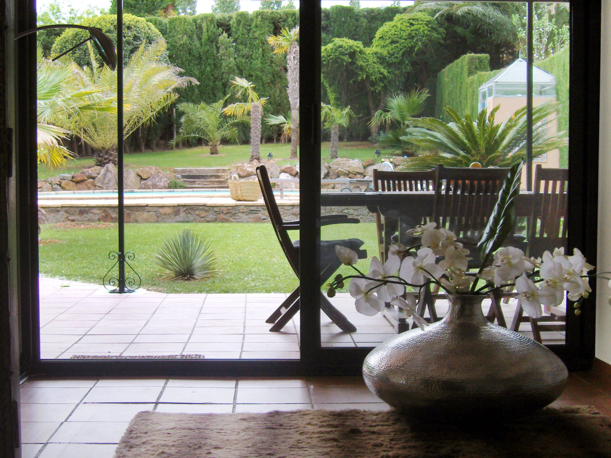 Holiday home with spacious sitting area and pool
