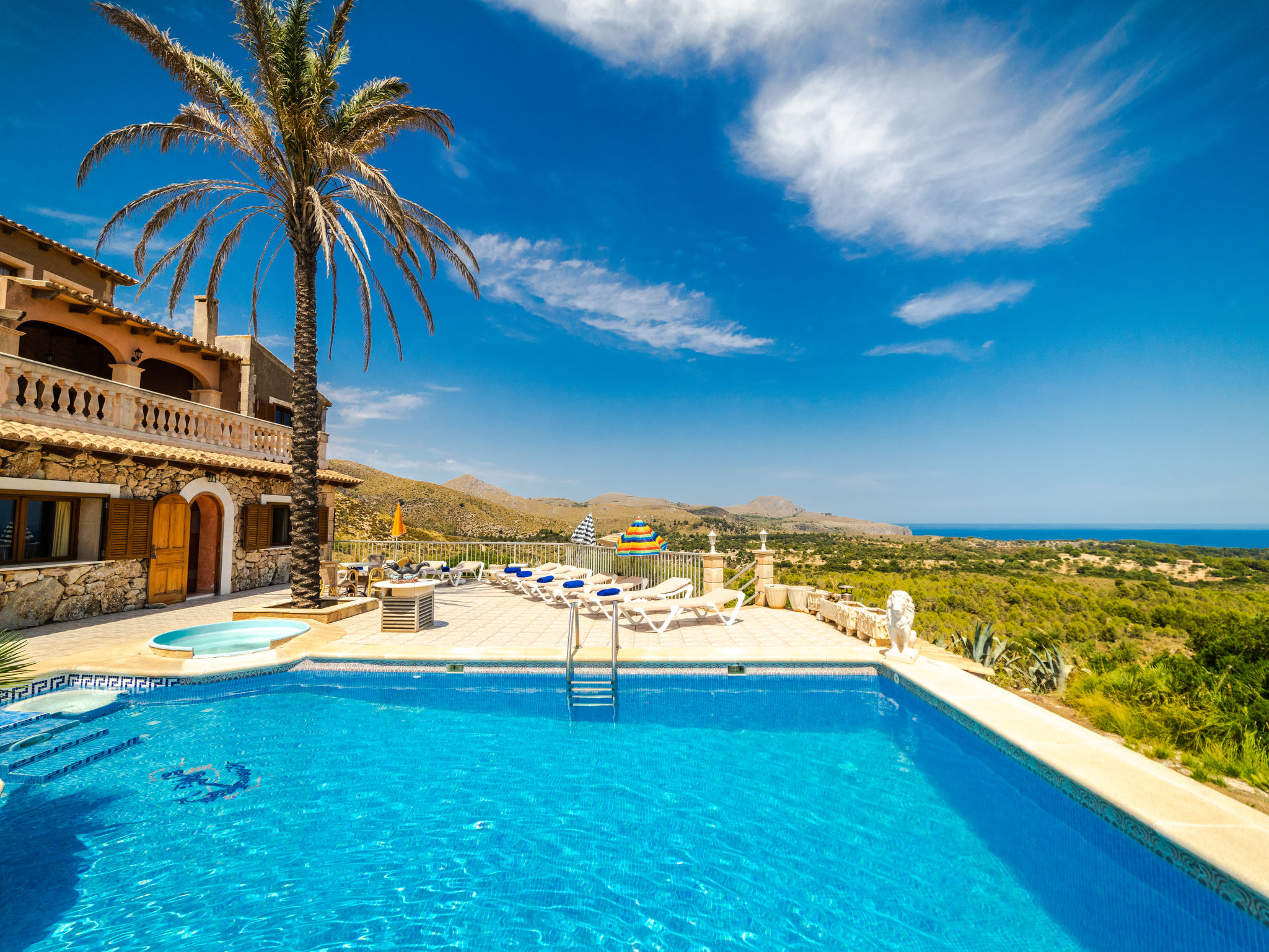 House 10 people with swimming pool