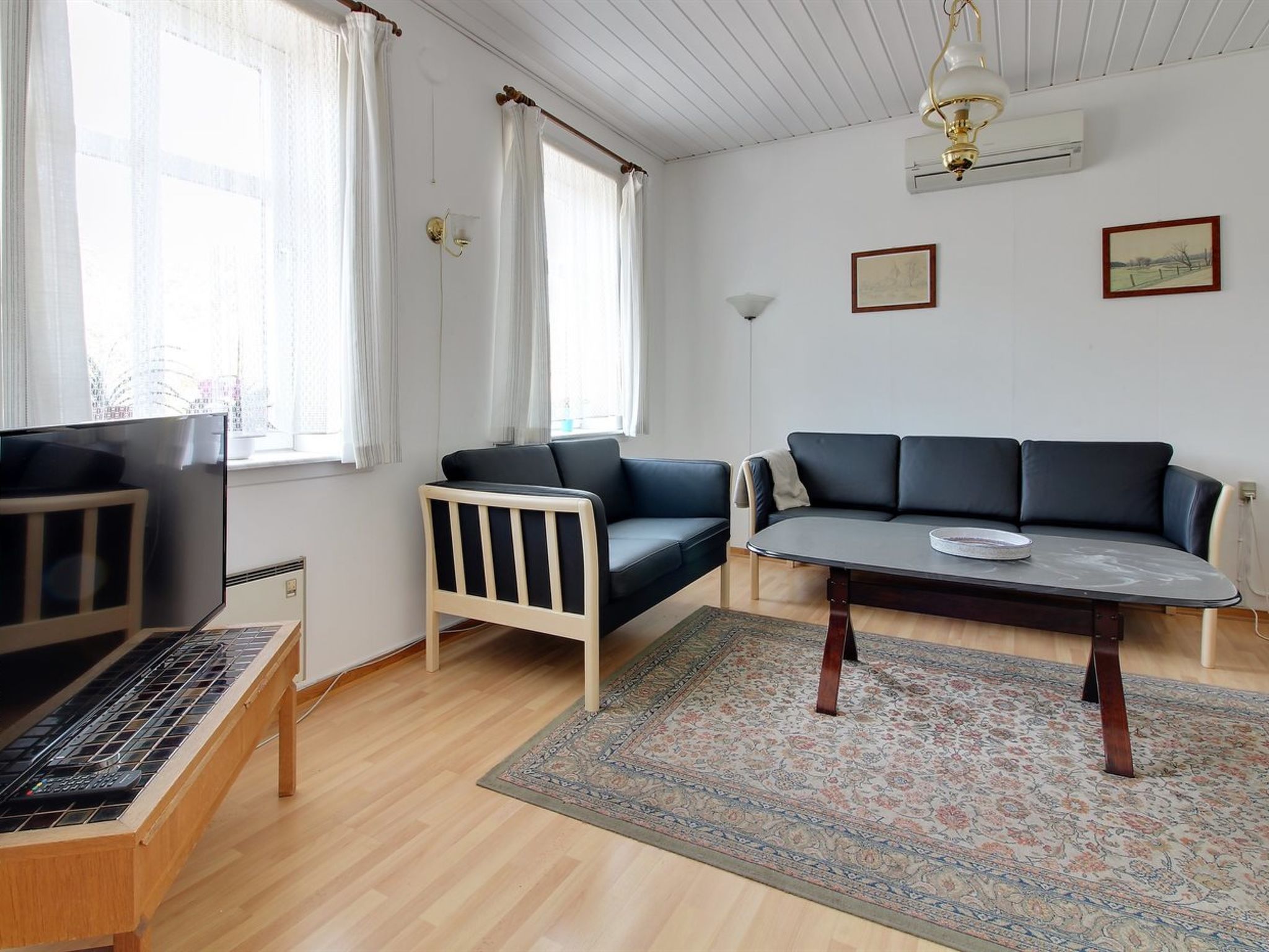 Eccentric vacation home with lots of space