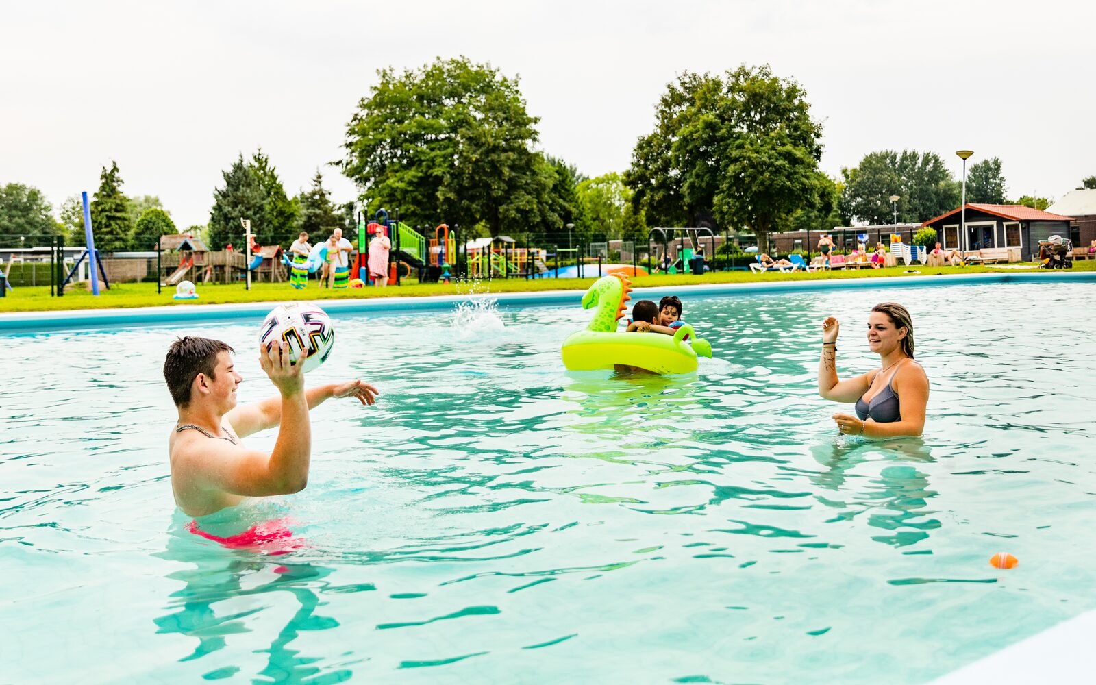Vakantiehuisje aan het water (4p)