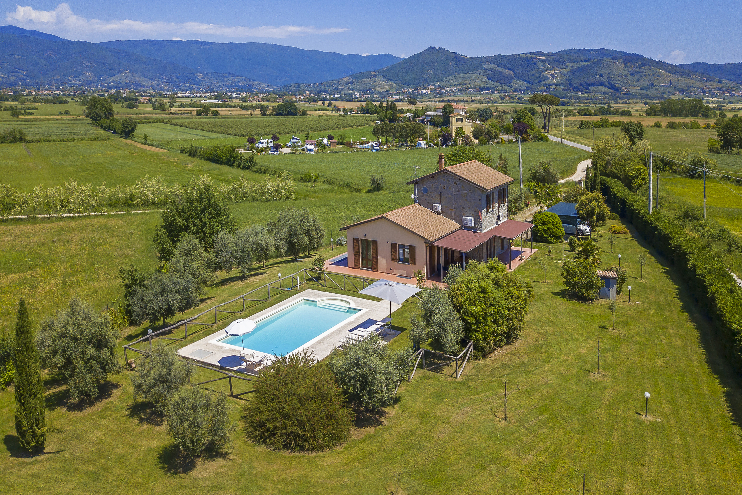 Villa de vacances avec piscine à la campagne