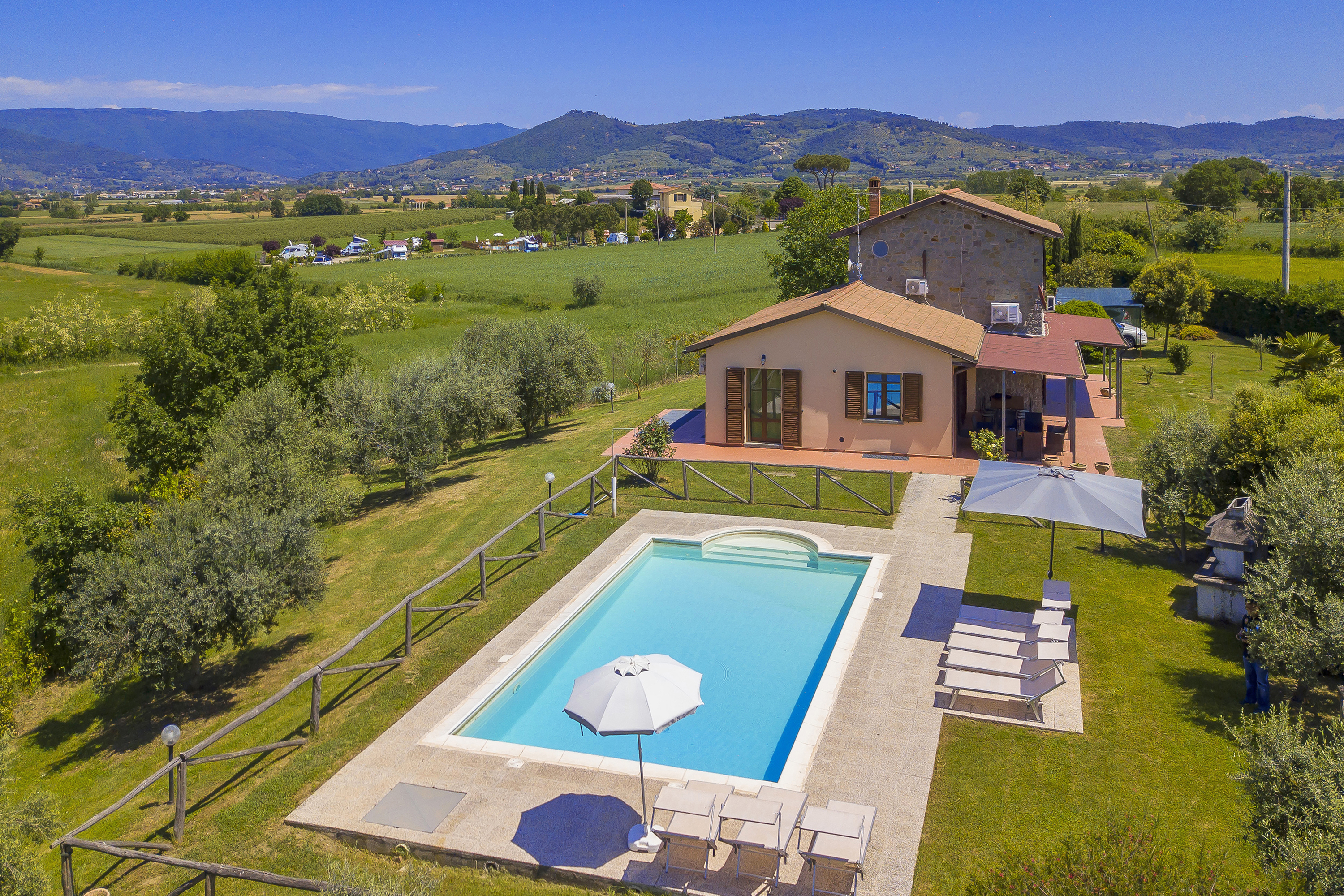 Villa de vacances avec piscine à la campagne