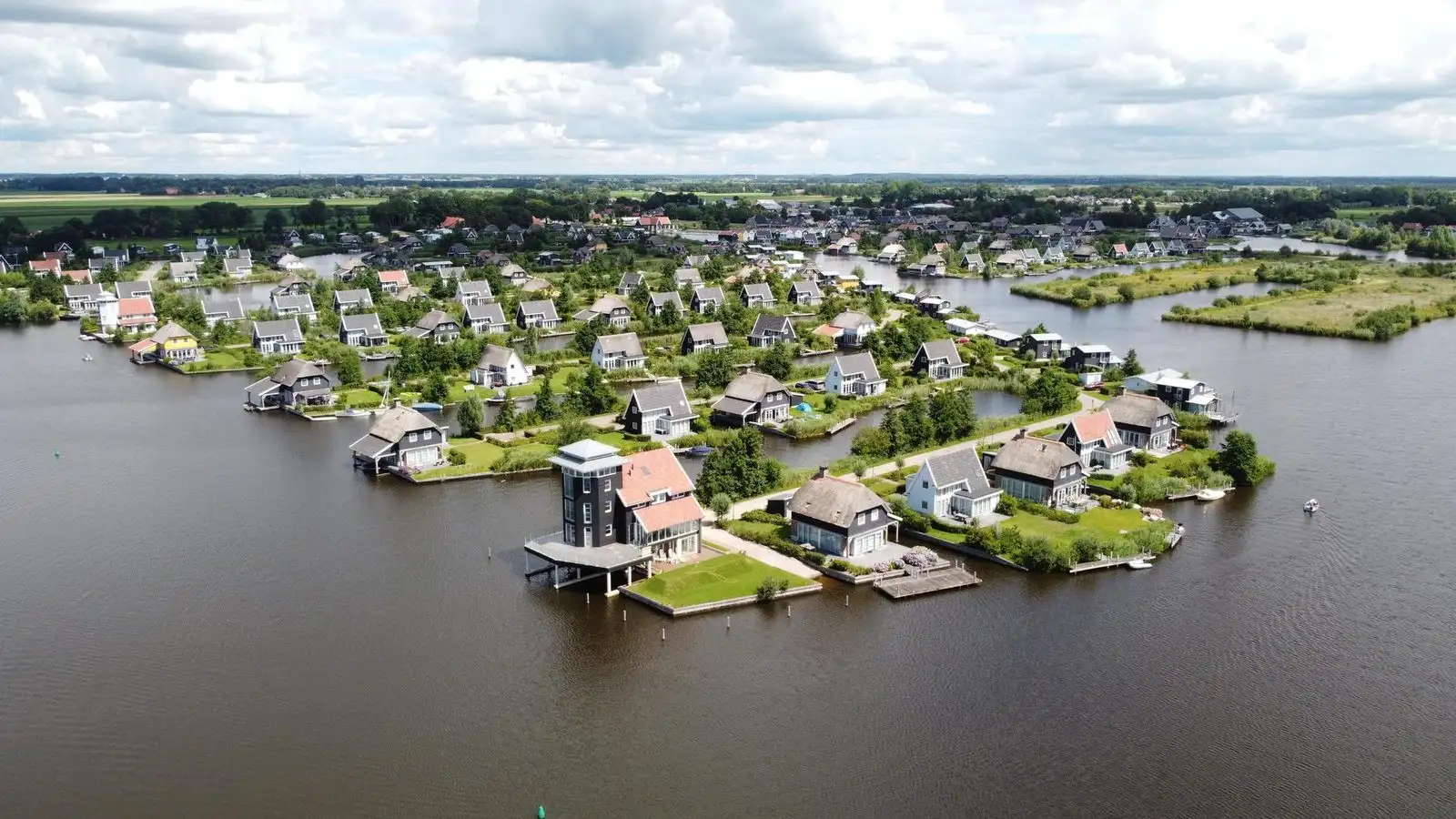 Einzigartige Ferienwohnung am Wasser (4p)