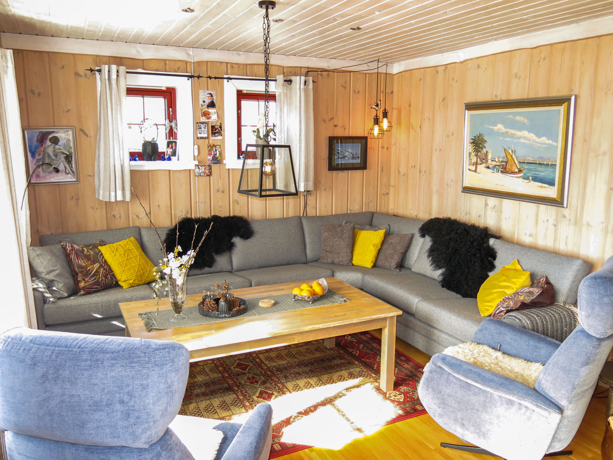 Lake view holiday home