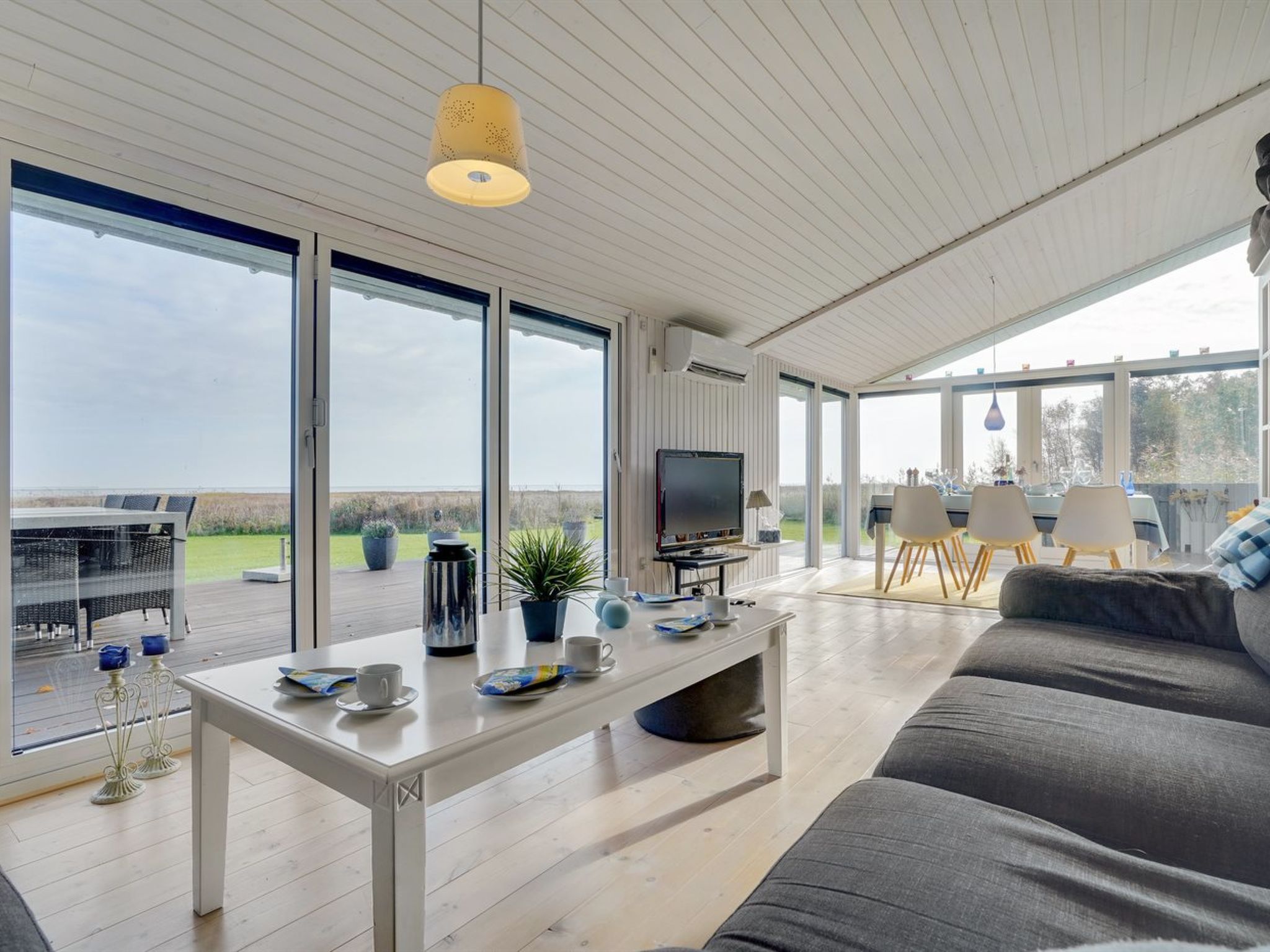 Abgelegenes Ferienhaus mit Blick auf das Meer