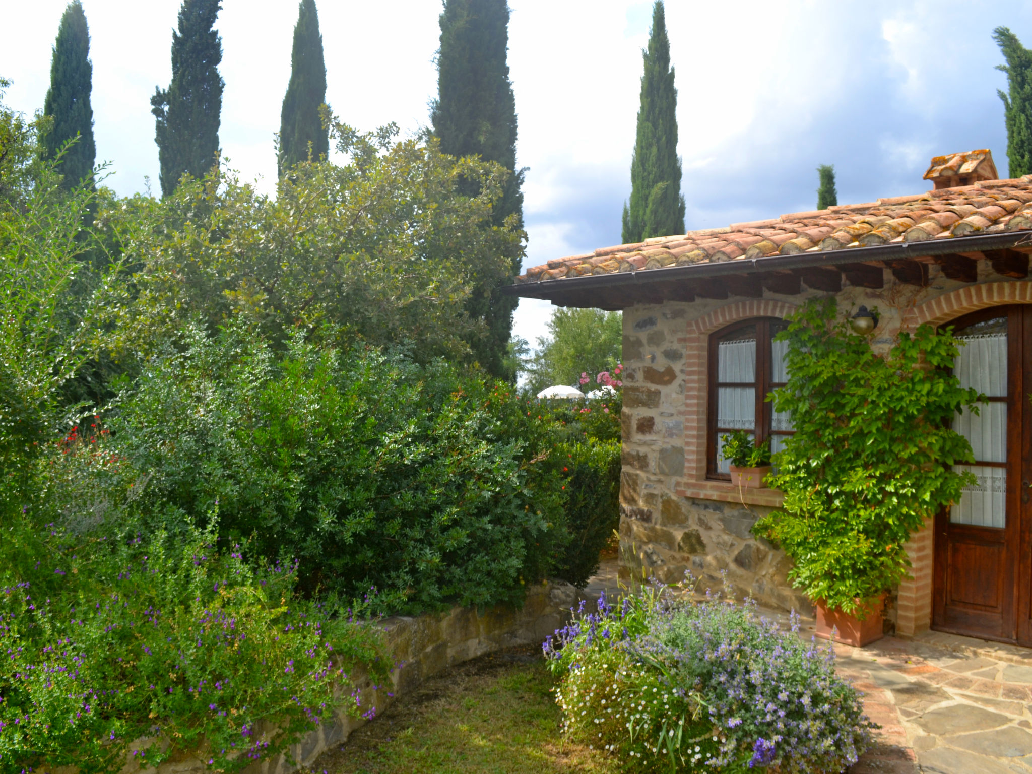 Holiday home surrounded by greenery for 16 people.