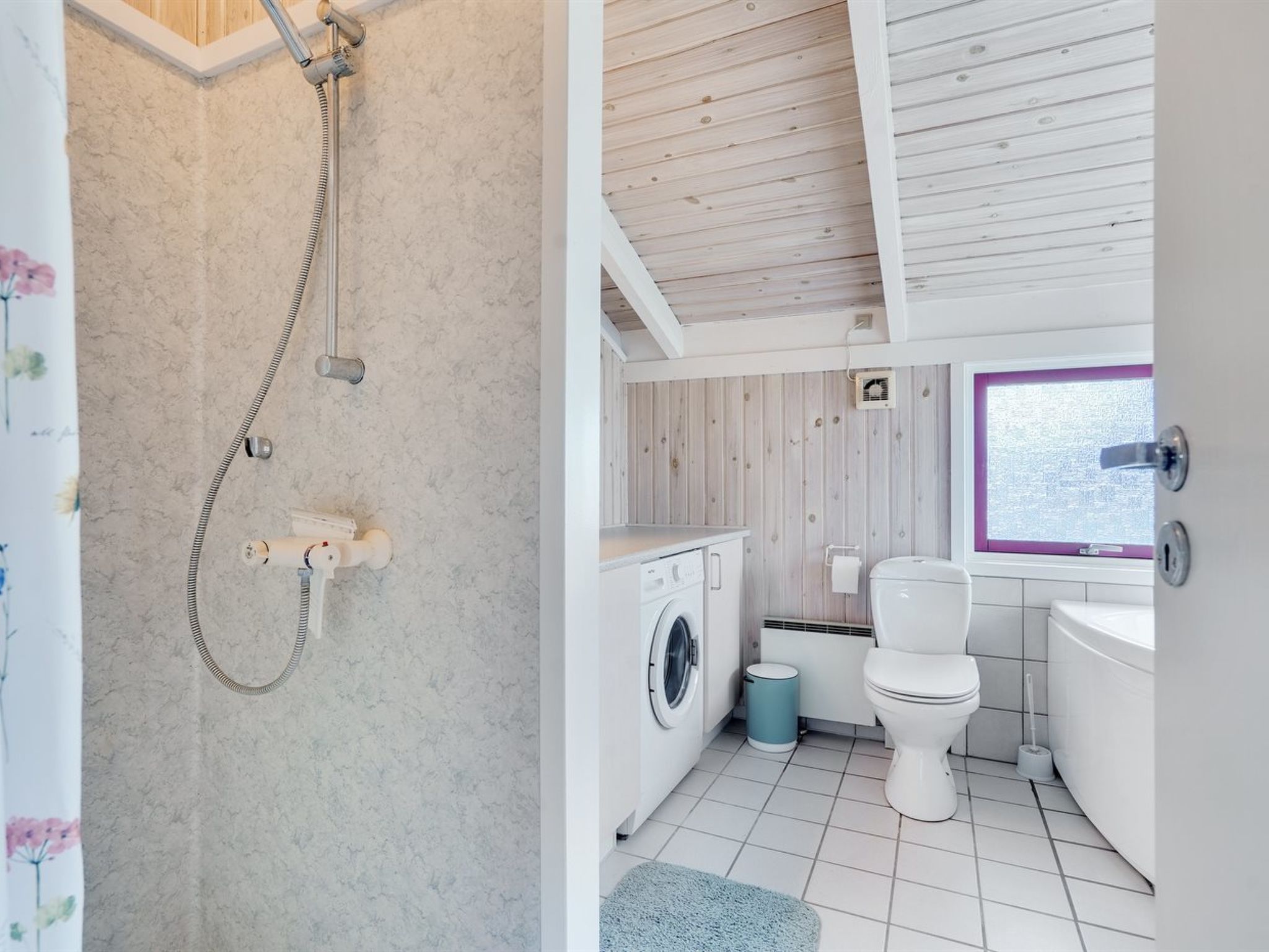Holiday home with privacy and sauna