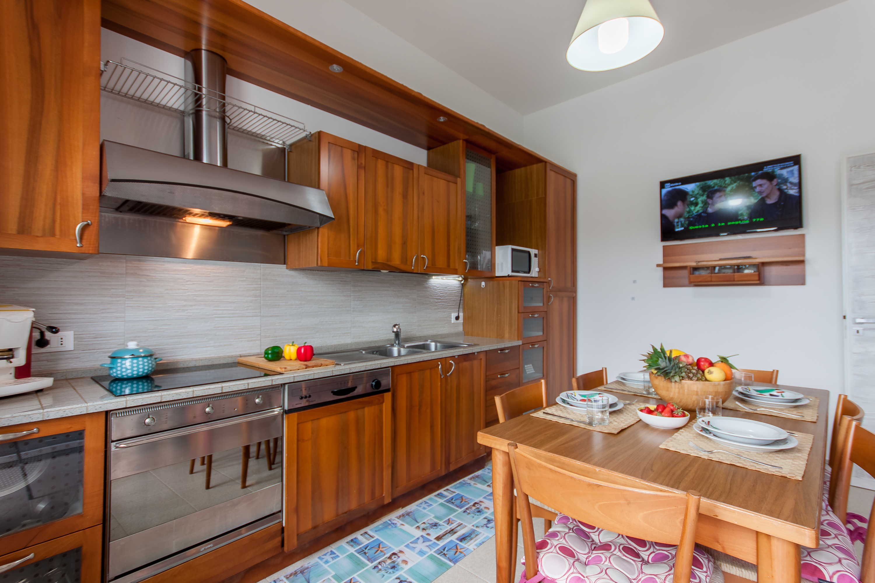 Familiehuis met speeltoestellen en zwembad