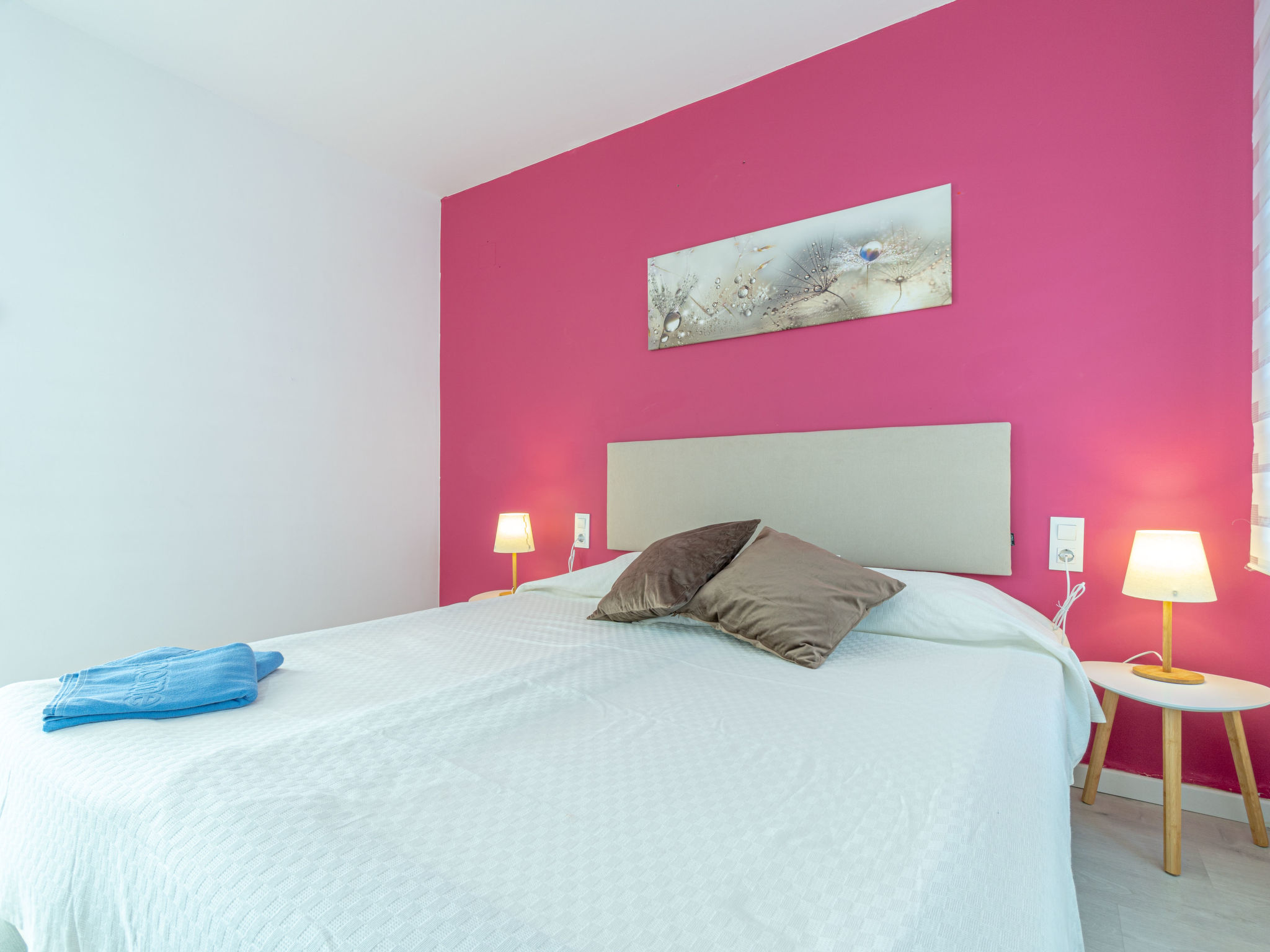 Modern vakantiehuis aan het water met zwembad