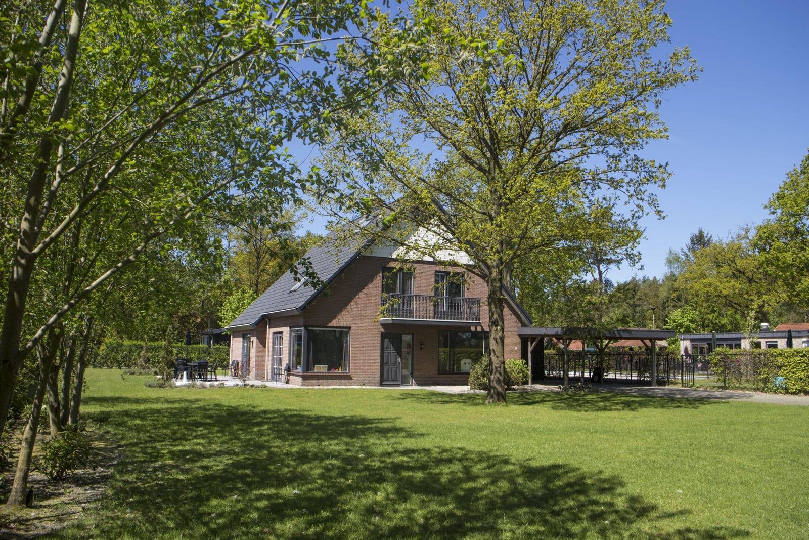 Group accommodation (up to 23p) on nice park