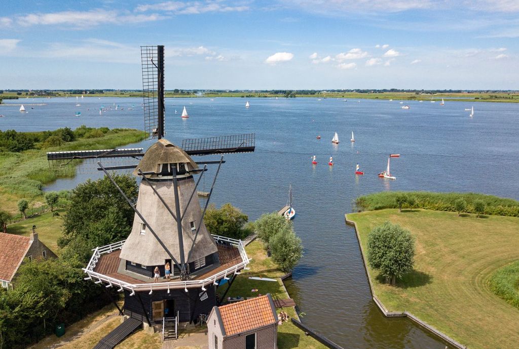 Holiday home on a watery park in Friesland
