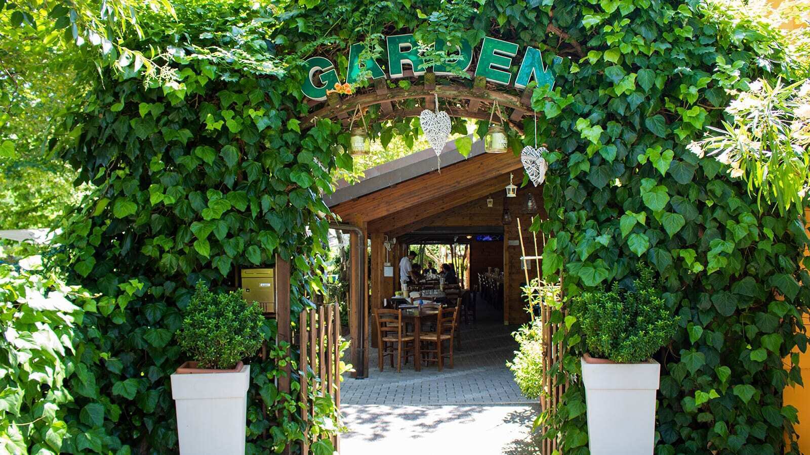 5-person glamping tent in San Marino