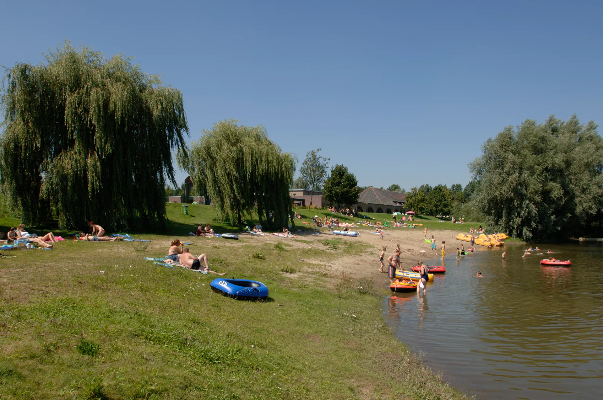 Vakantiehuisje aan het water (4p)